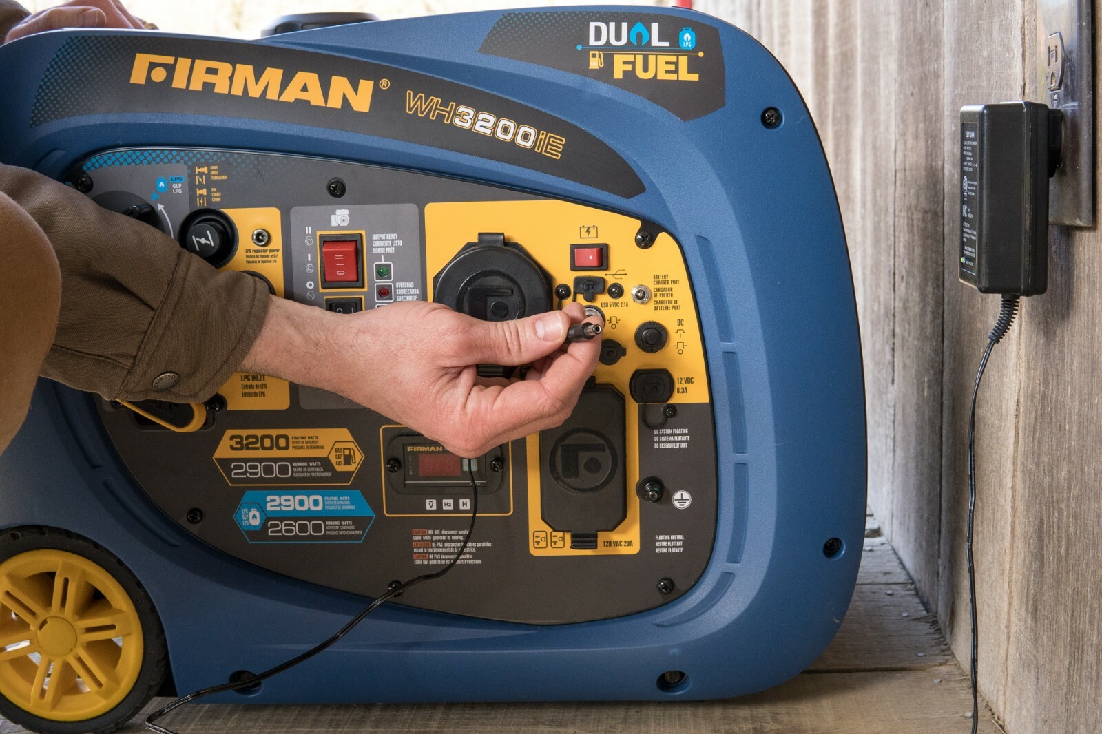 FIRMAN WH02942F 3200/2900W Dual Fuel Inverter Portable Generator