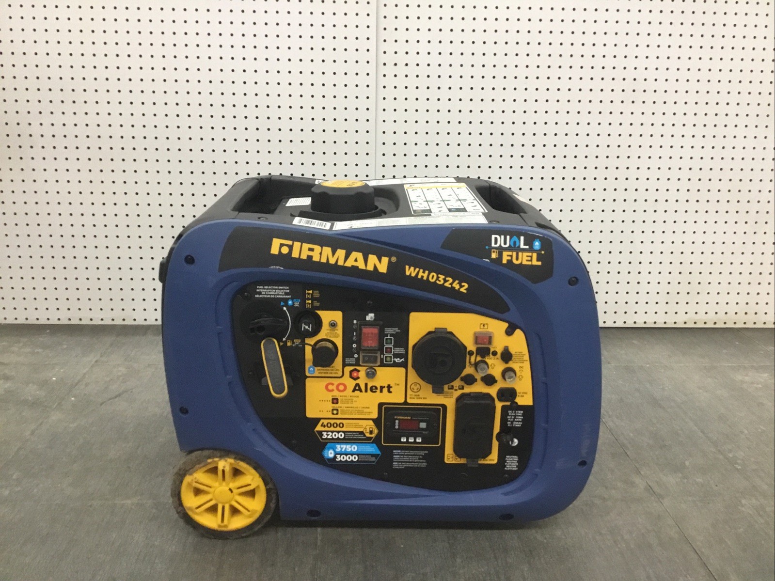 Firman Inverter Generator 3200W Running / 4000W Peak. Dual Fuel Camper Generator