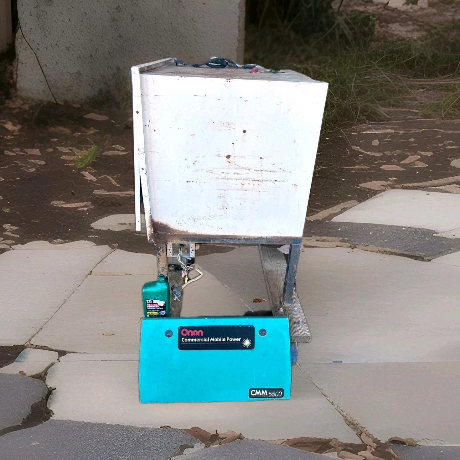 Onan CMM 5500 Commercial Mobile Power Generator – White/Blue