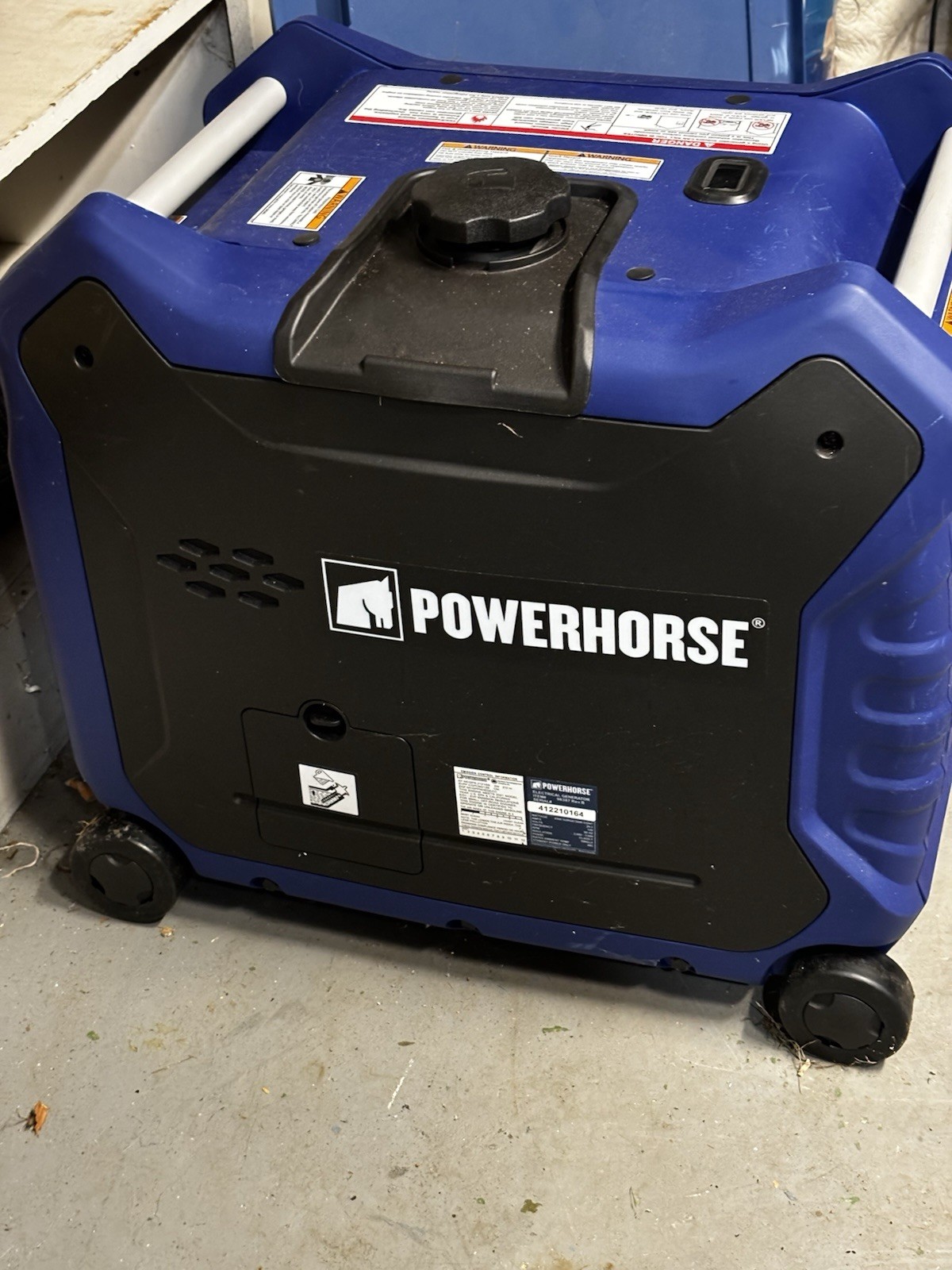Brand New Powerhouse Generator 4500 W Electric Start Never Used
