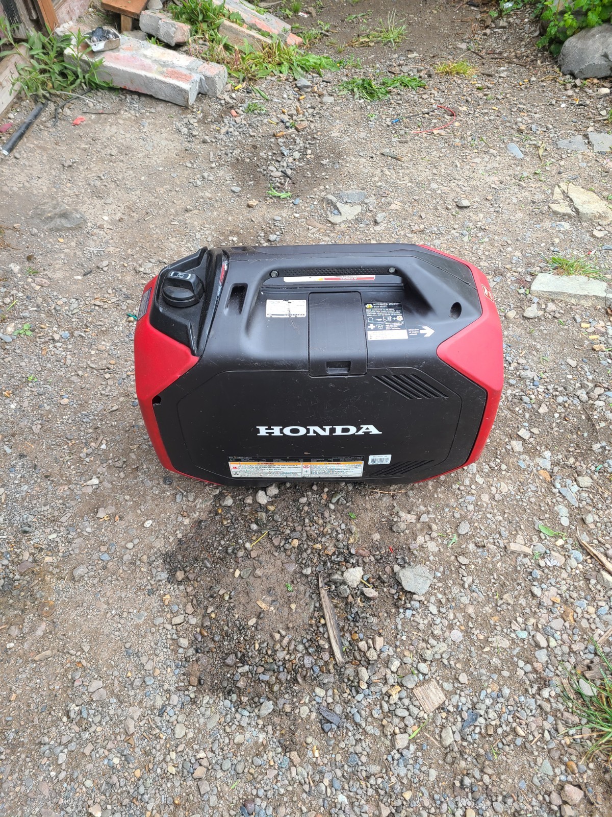 Honda EU3200i 3200W 120V Portable Quiet Inverter Generator 1.2 gal Red/Black