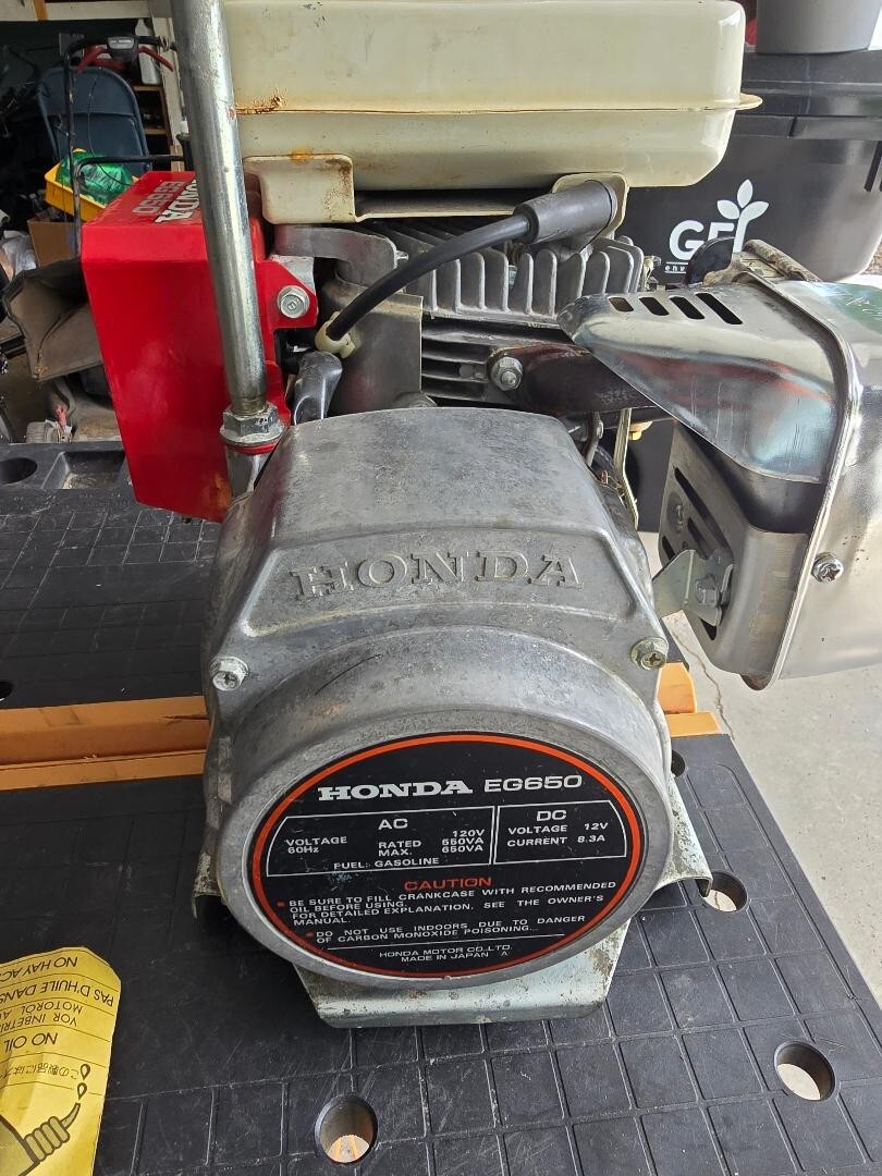Honda Generator EG650 Gas Powered 650 Watt 120v 12v AC DC w/Cover Local pickup