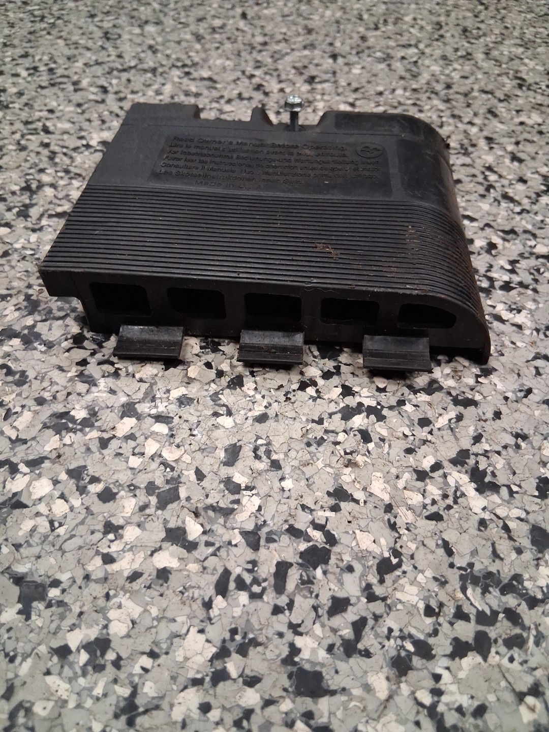 OEM USED BRIGGS QUANTUM AIR FILTER COVER 692298