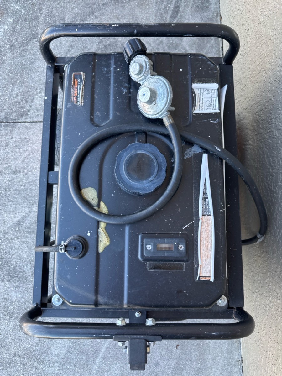 WEN TOOLS 4750W GENERATOR – DF475T *IN STORE PICK-UP ONLY* (PSO038318)