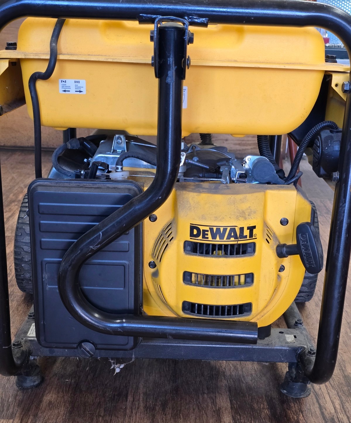 DEWALT DXGNR6500 6500W Gas Portable Generator CO Protect Local Pickup Only