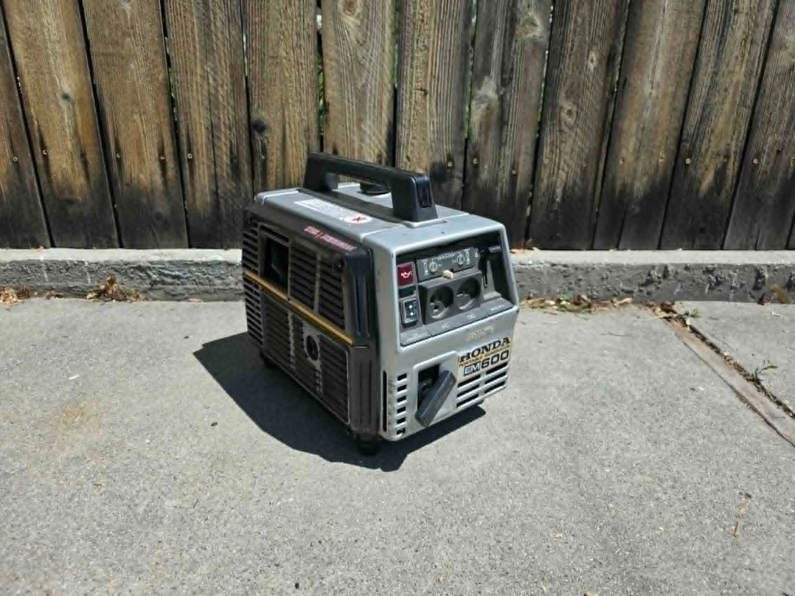 Honda EM600 EM 600 Generator Vintage Needs Carb Cleaned Parts/Repair