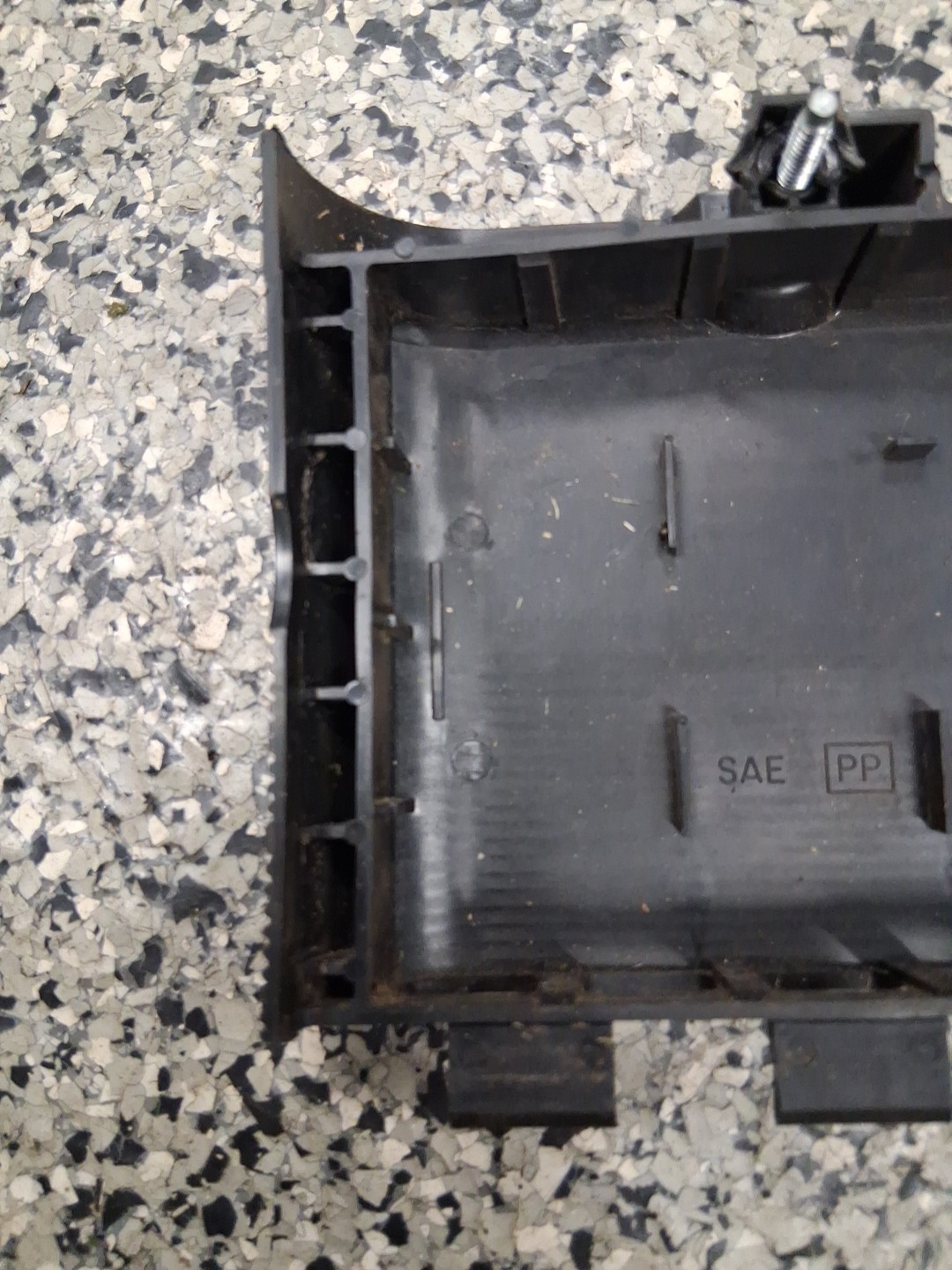 OEM USED BRIGGS QUANTUM AIR FILTER COVER 692298