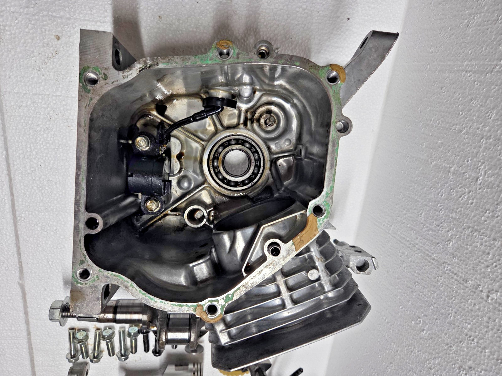 COMPLETE AS IS HONDA EU3000i GENERATOR GX160 ENGINE CRANKCASE CYLINDER & PARTS