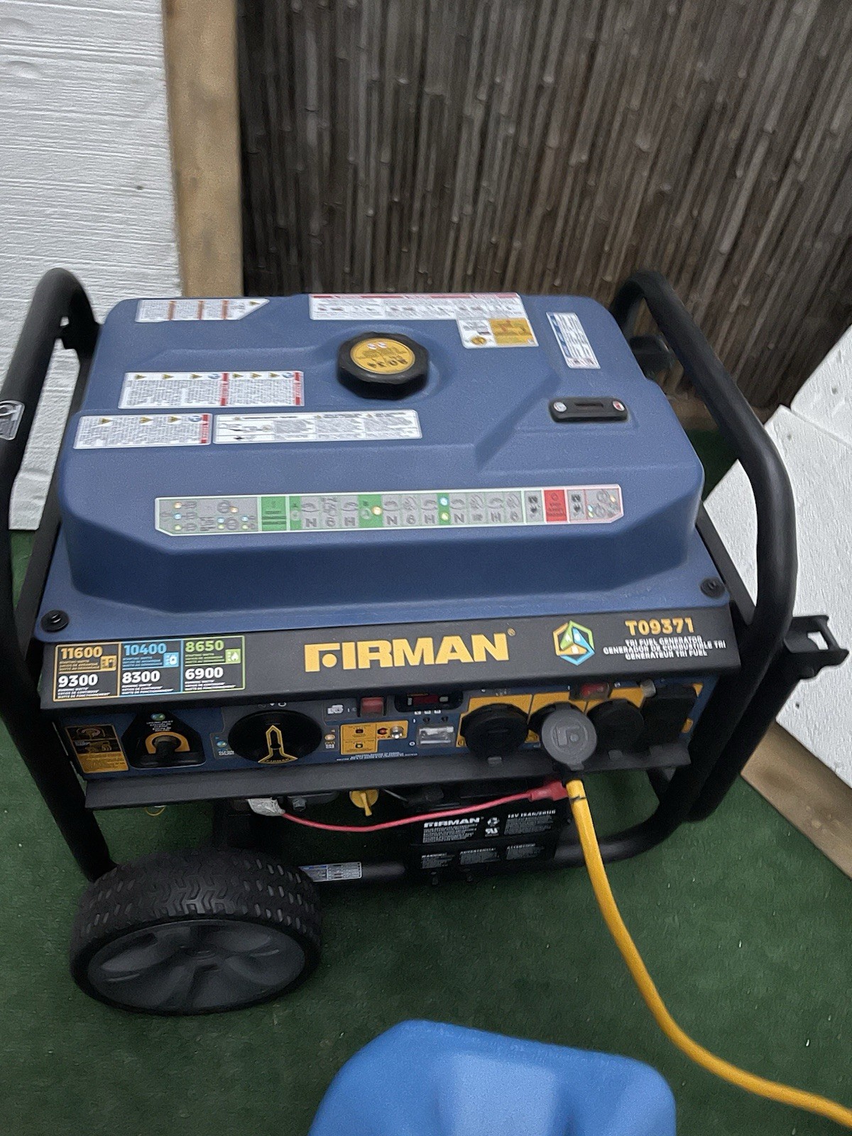 FIRMAN T09371 Tri Fuel 11600W Portable Generator Electric Start 9.0 Gal