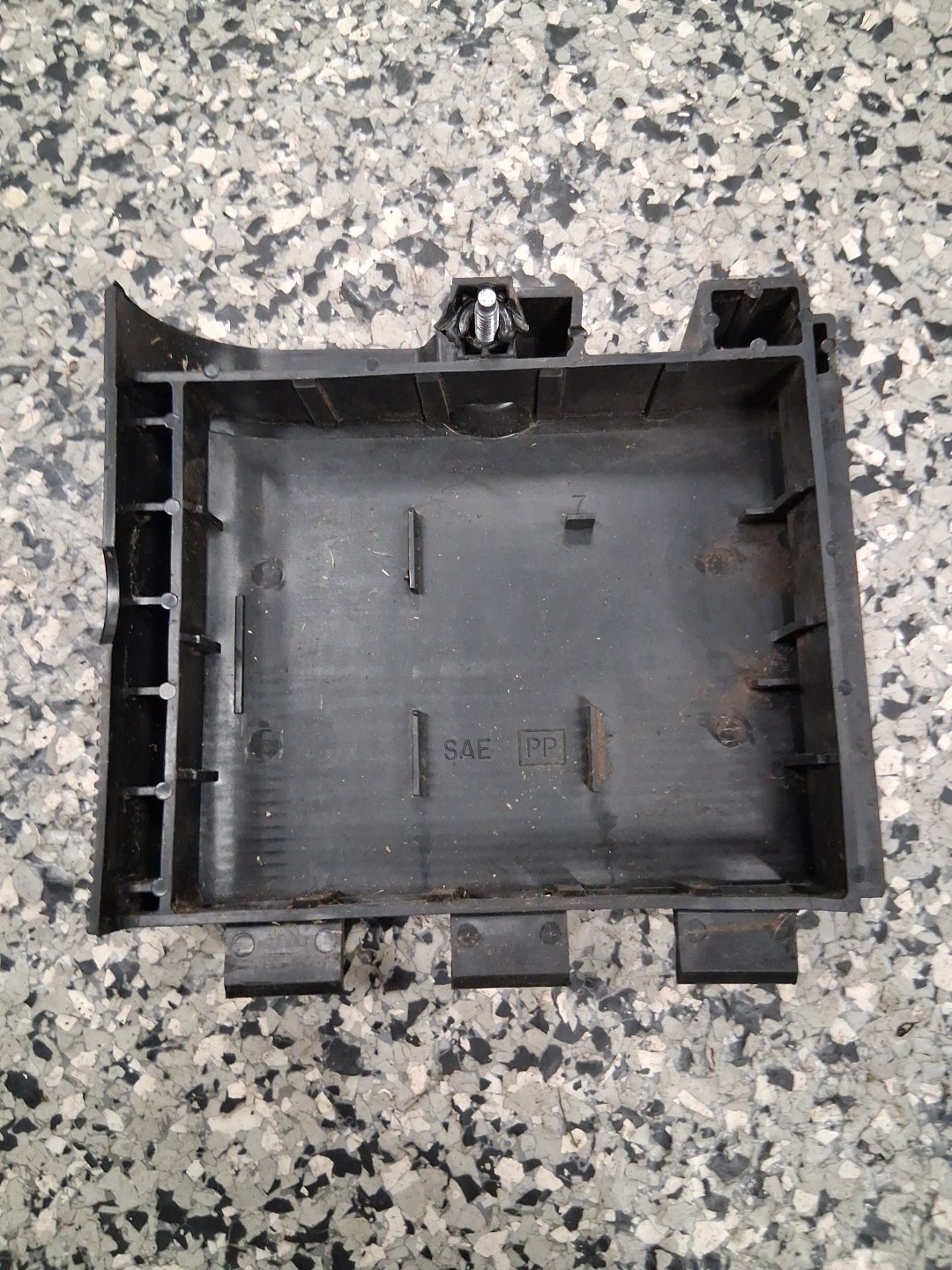 OEM USED BRIGGS QUANTUM AIR FILTER COVER 692298