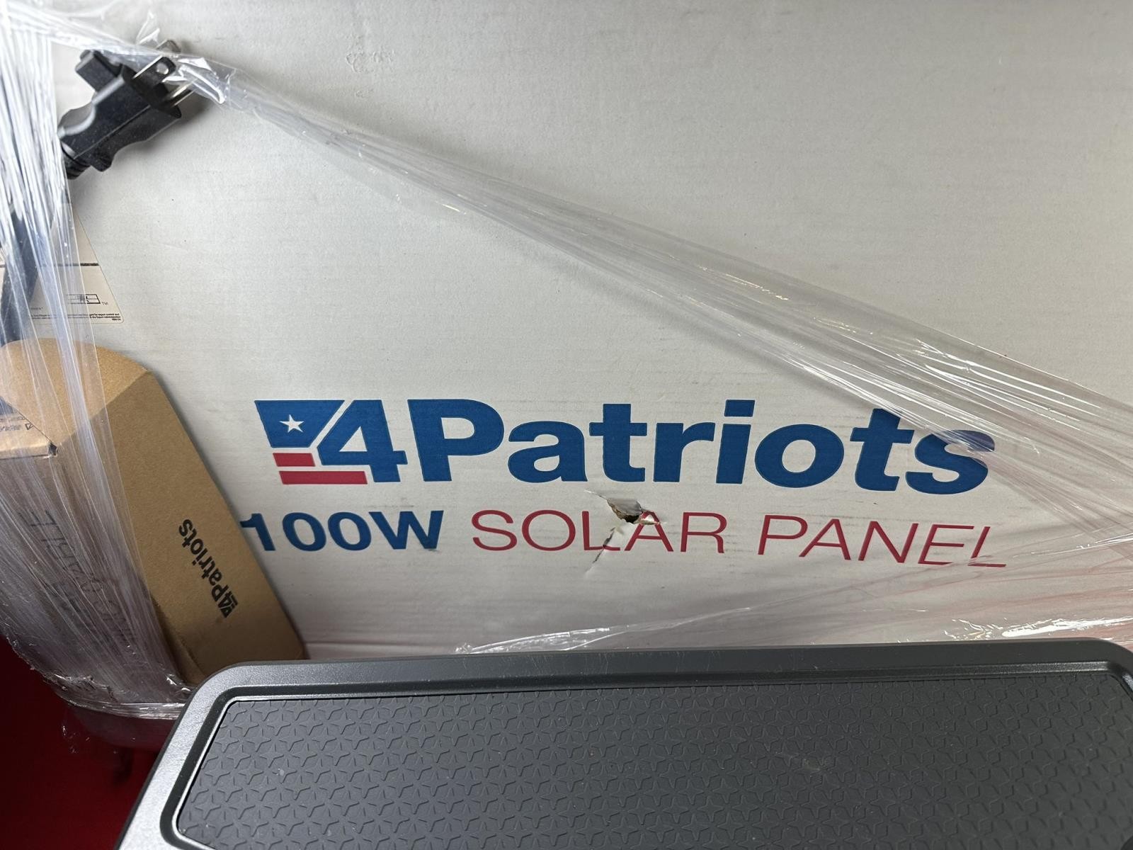 4 Patriots Portable Power Station Generator 2000X w/ 100W Solar Panel