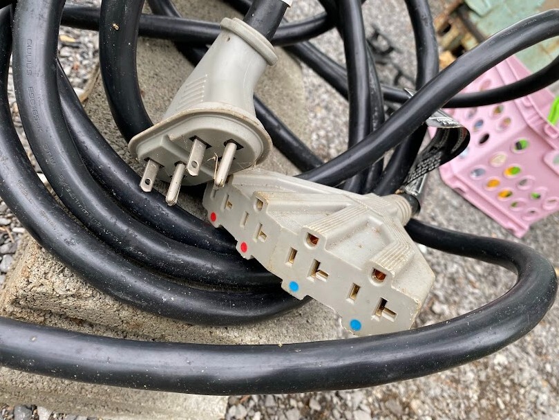 Briggs & Stratton 20 Amp Generator Adapter Cord Set – 25′ Long 4 Outlets – Used