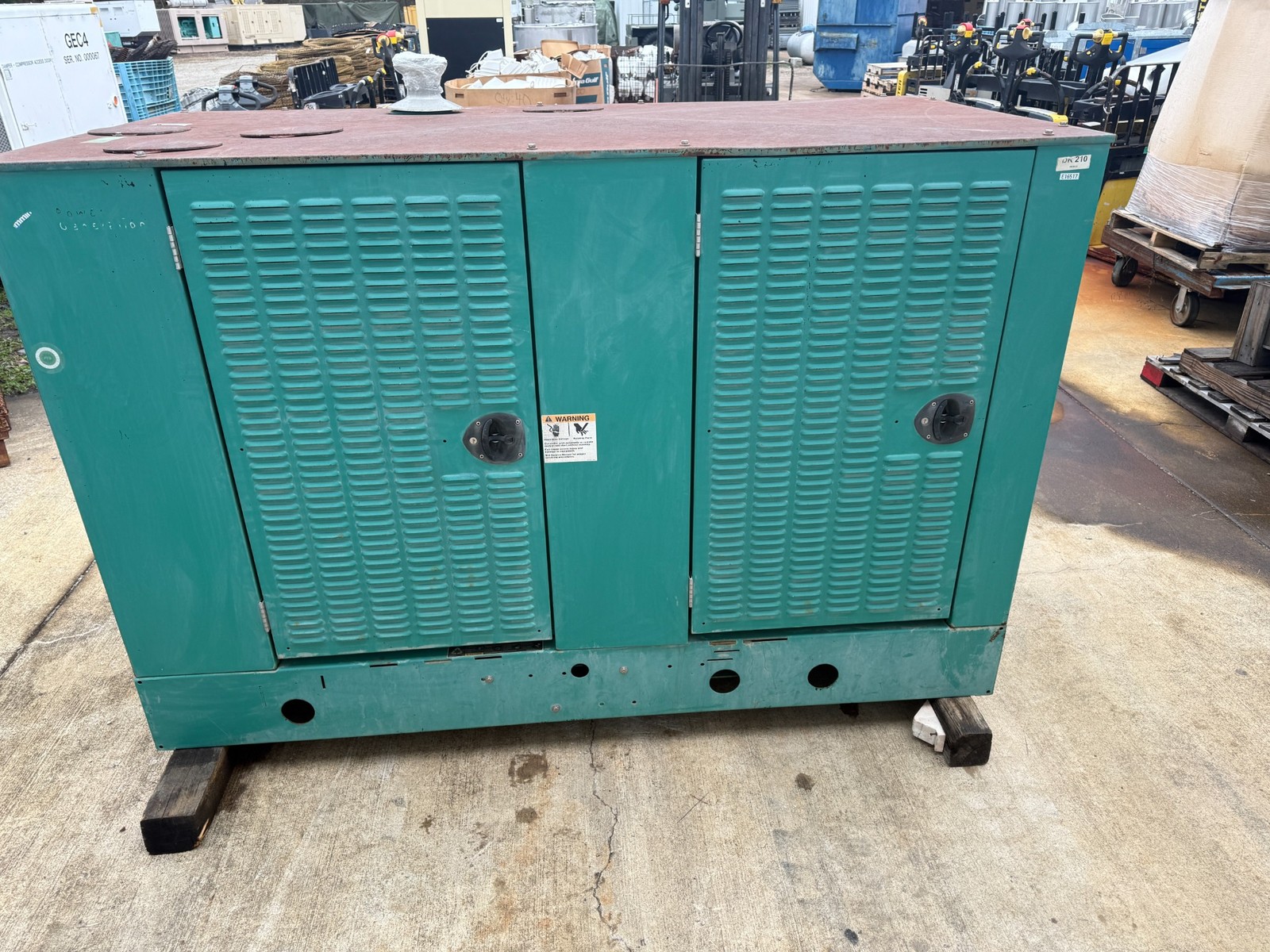 Cummins GGFD-5636372 liq. propane Generator 43.7 Volts: 120/240