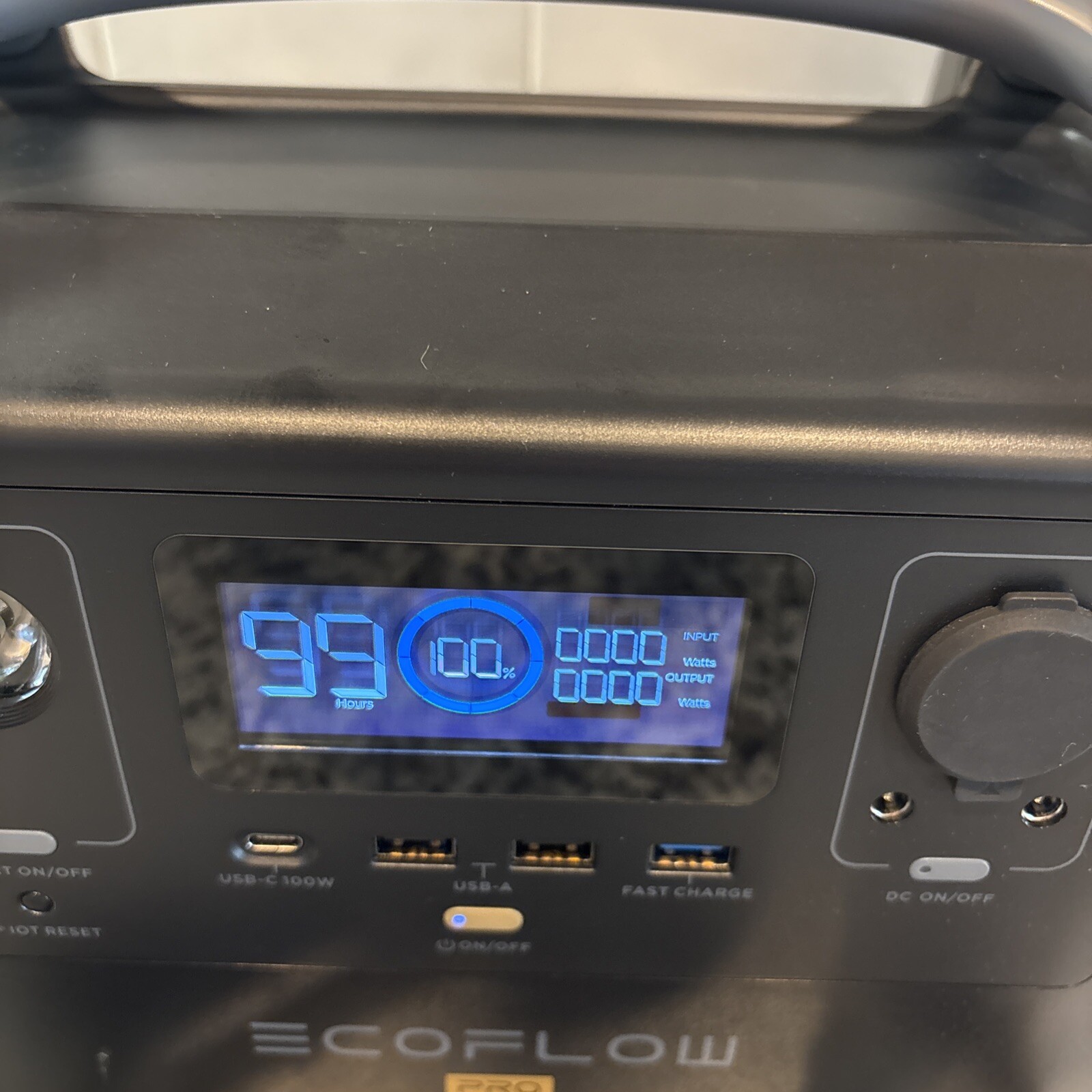 EcoFlow – RIVER Pro Portable Power Station EF4 PRO 720wh 600W 120V