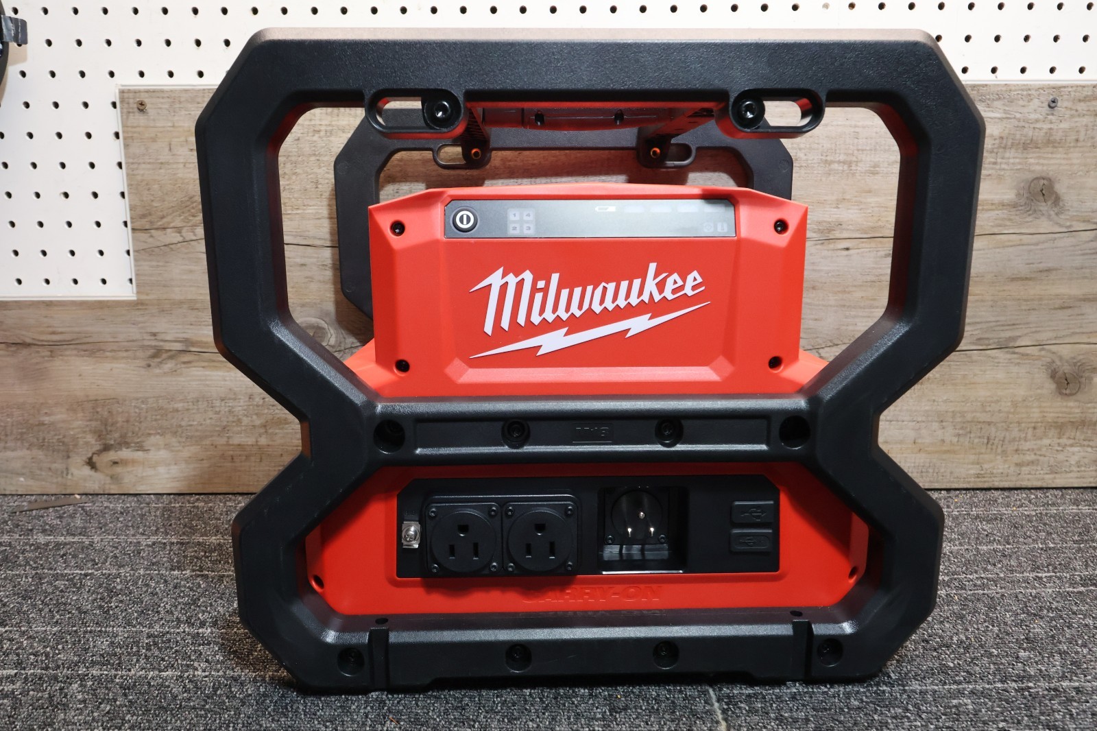 Milwaukee 2845-20 M18 CARRY-ON 3600W/1800W Power Supply 4 Batteries