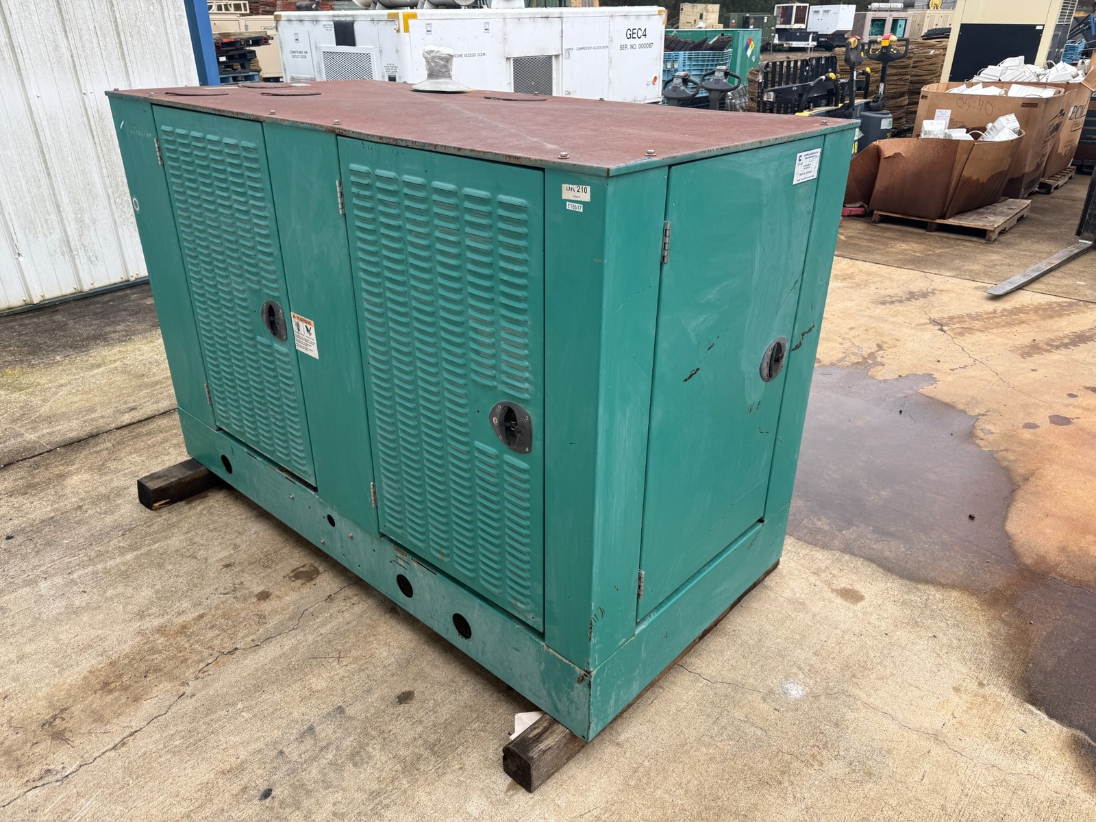 Cummins GGFD-5636372 liq. propane Generator 43.7 Volts: 120/240