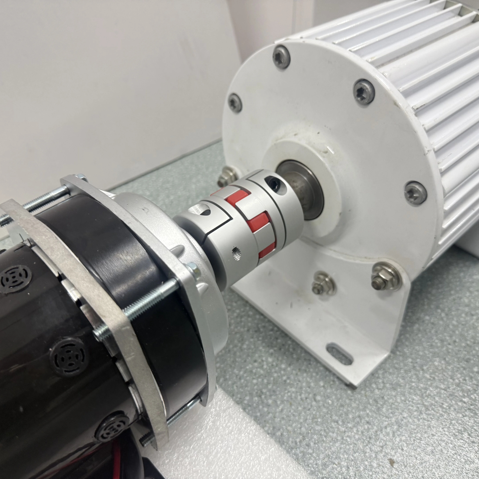 2000W 220V Low Speeds 3 Phase Permanent Magnet Generator With DC Motor
