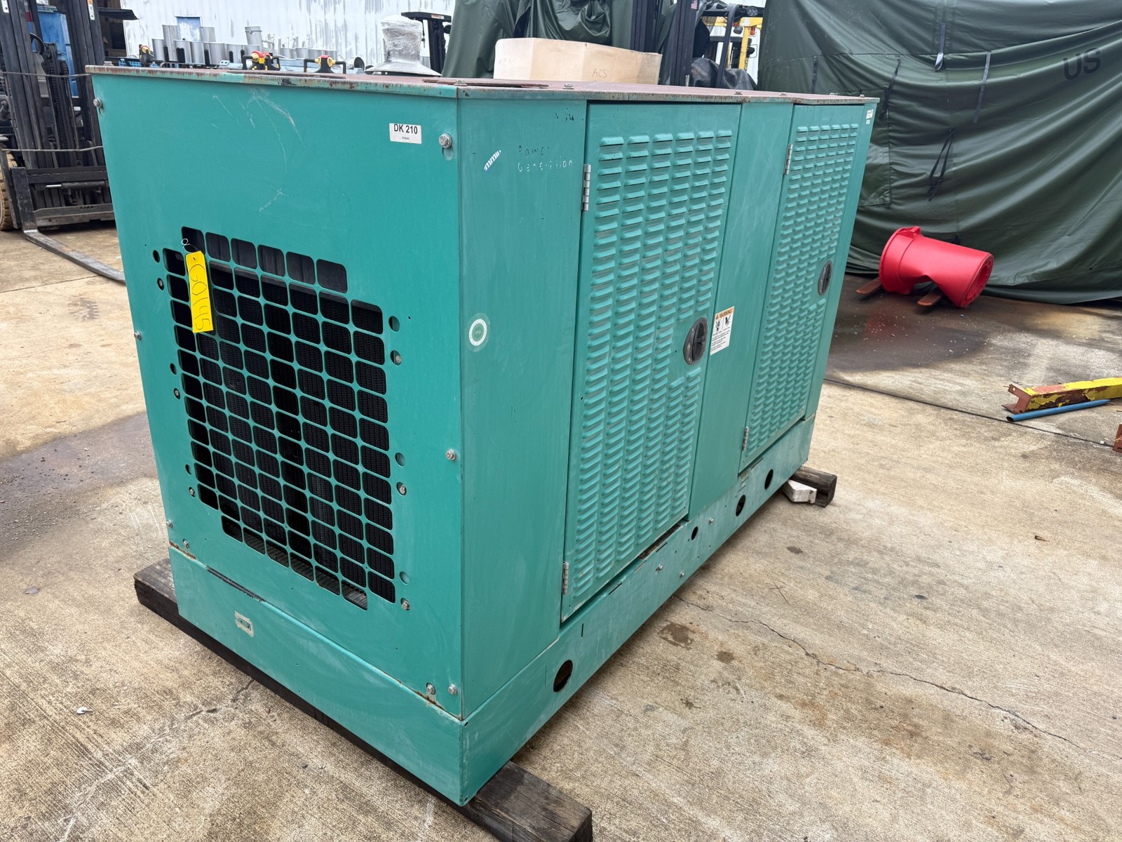 Cummins GGFD-5636372 liq. propane Generator 43.7 Volts: 120/240