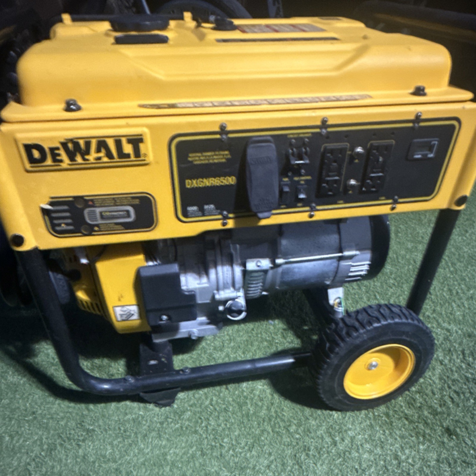 DEWALT DXGNR6500 Portable Generator CO Protect 6500W 8125W Yellow 120/240V