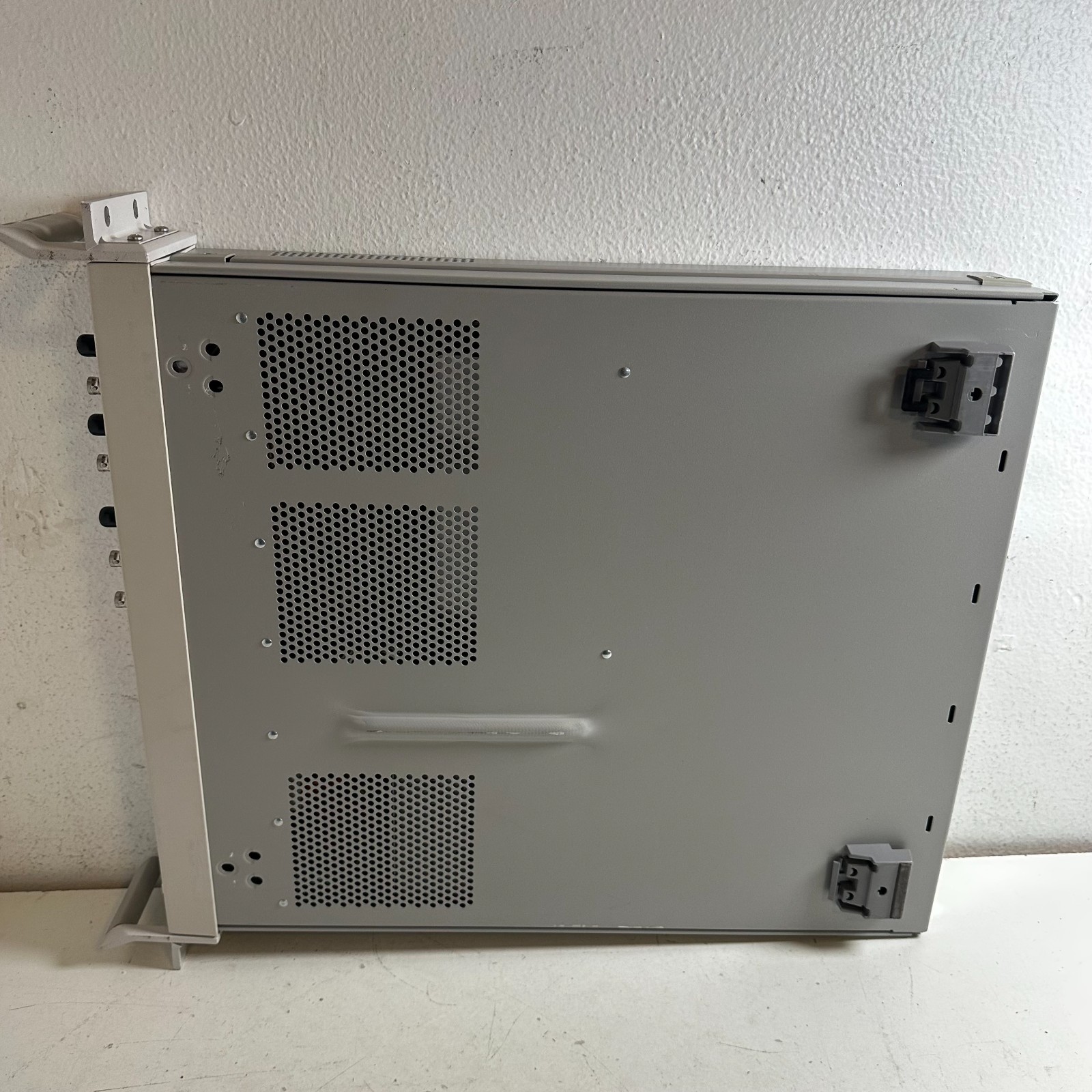 Hewlett Packard 81110A White 330MHz Digital Display Pulse Pattern Generator