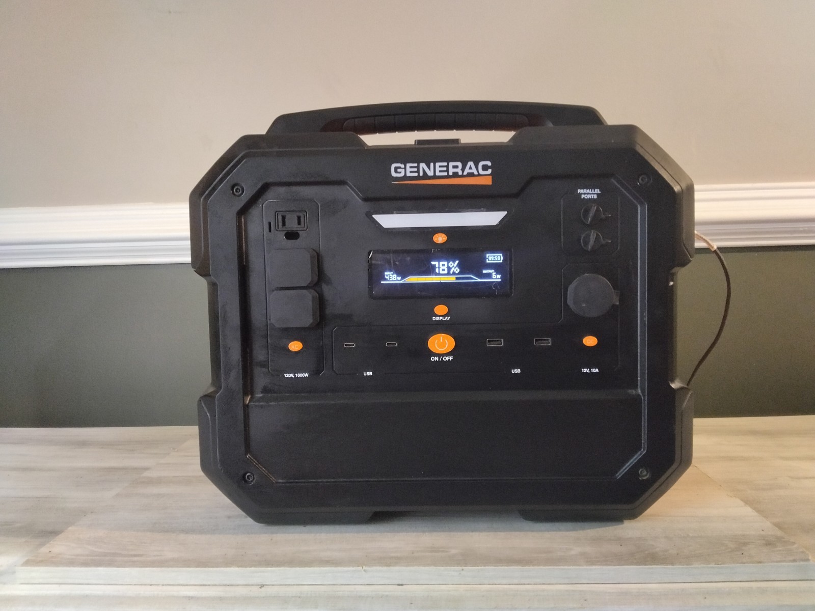 Generac GB2000 1600W 120V Portable Power Station Li-Ion LCD Wireless