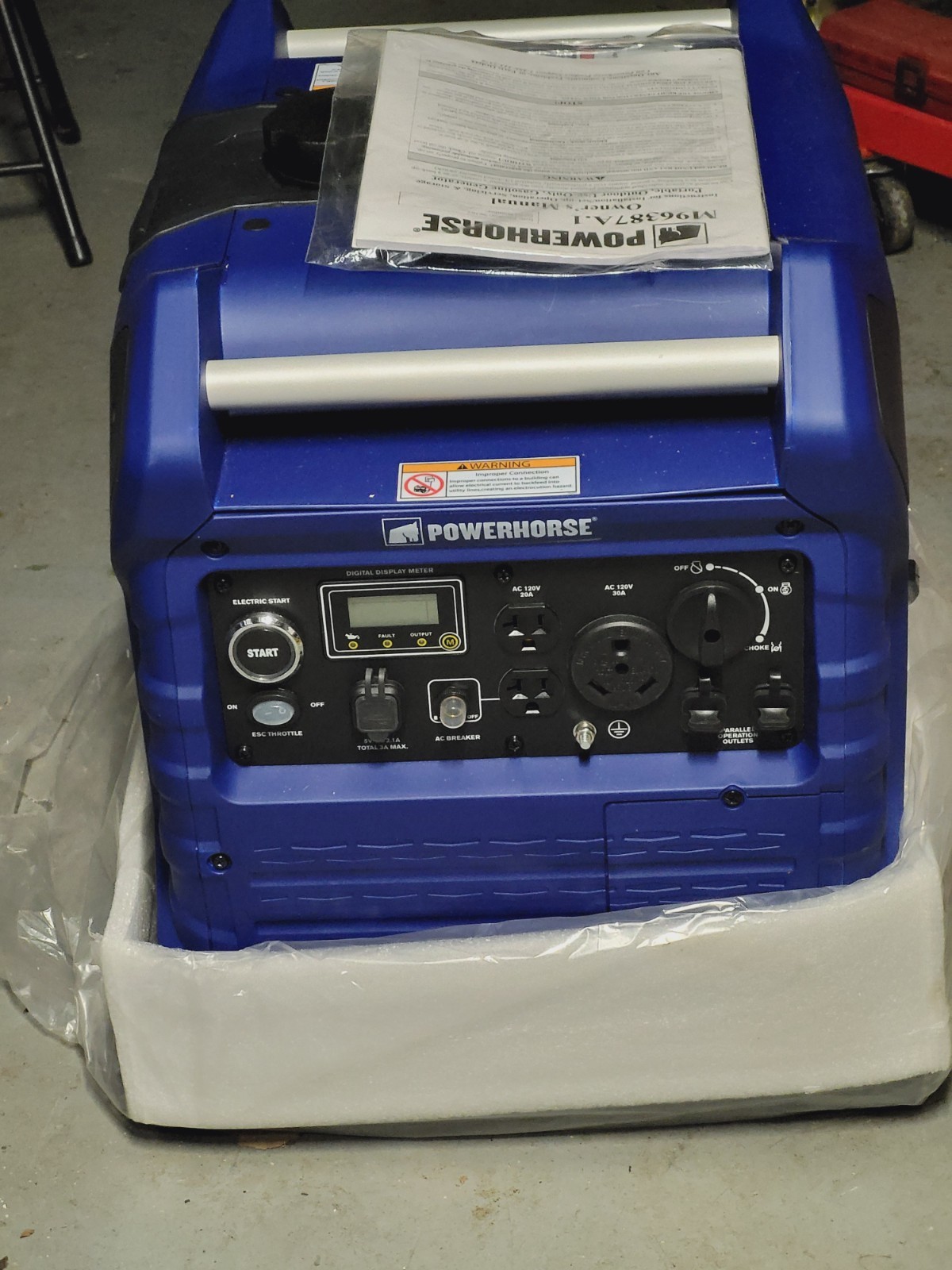 Brand New Powerhouse Generator 4500 W Electric Start Never Used