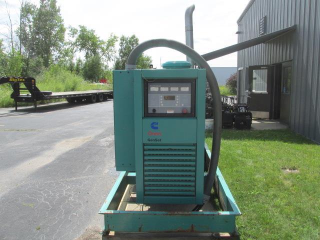 Onan DQAB-3368936 Cummins Diesel Generator 225/250 kW 4950 Hrs 3 PH 240/480v