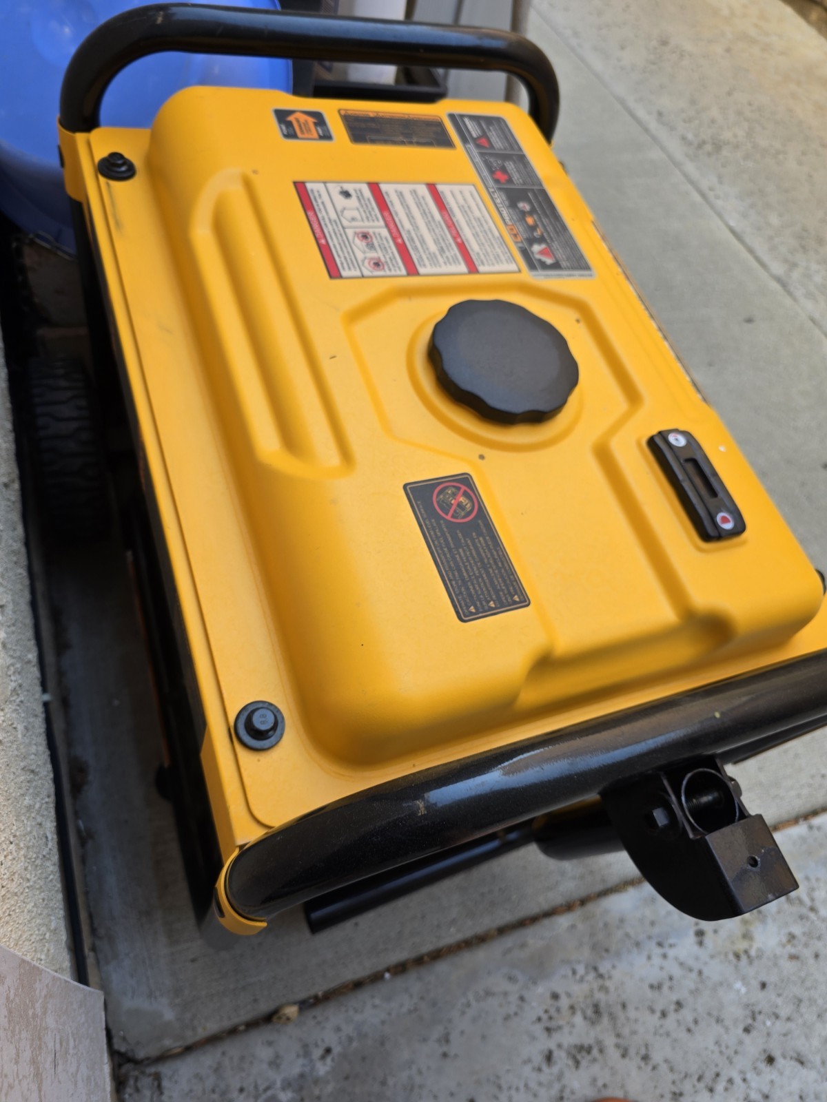 DEWALT DXGNR4000 Portable Gasoline Generator 4000W 5000W Yellow/Black Metal