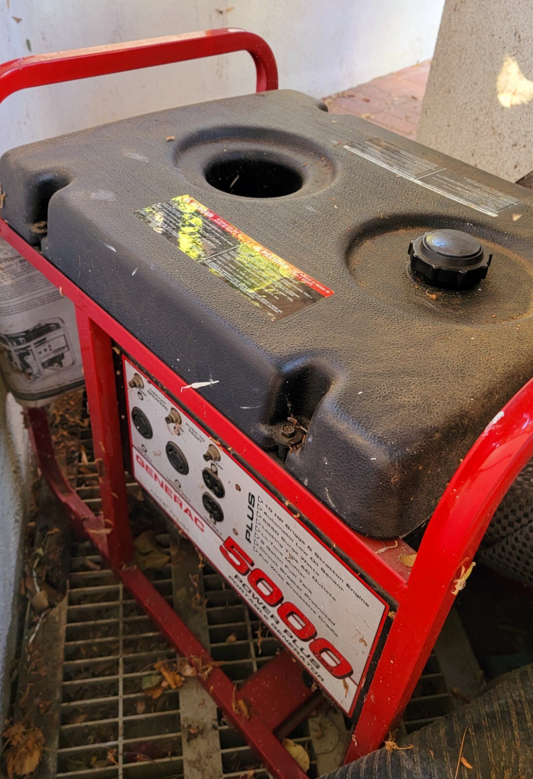 portable generator, GENERAC 5000 WATTS PLUS. Never used.