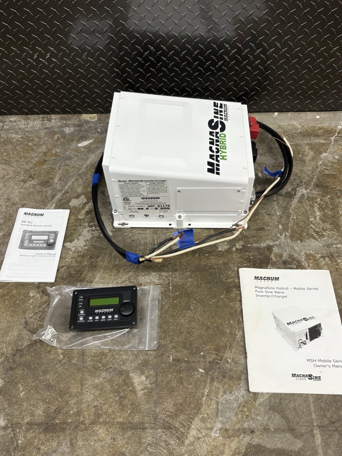 New Magnum Magnasine inverter MSH4024M 24V 4000w w ME-RC 50 Remote Hybrid
