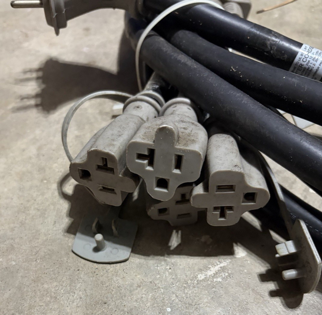 Briggs & Stratton P/N 197474 25 ft 20 Amp Generator Adapter Cord Set 4 Outlets
