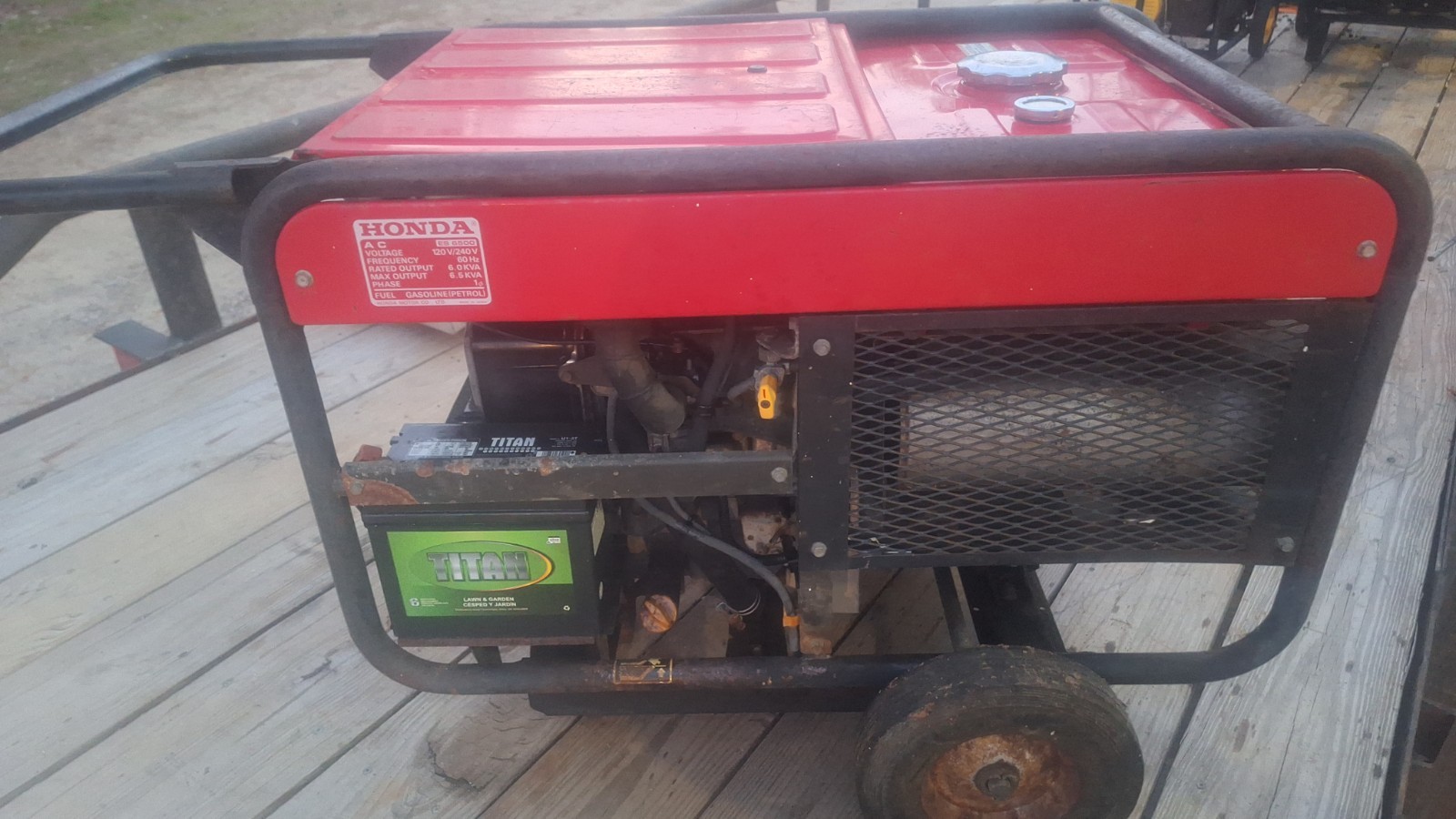 Honda ES6500 6.5kVA Gas Power Generator 120/240V Electric Start Auto Throttle