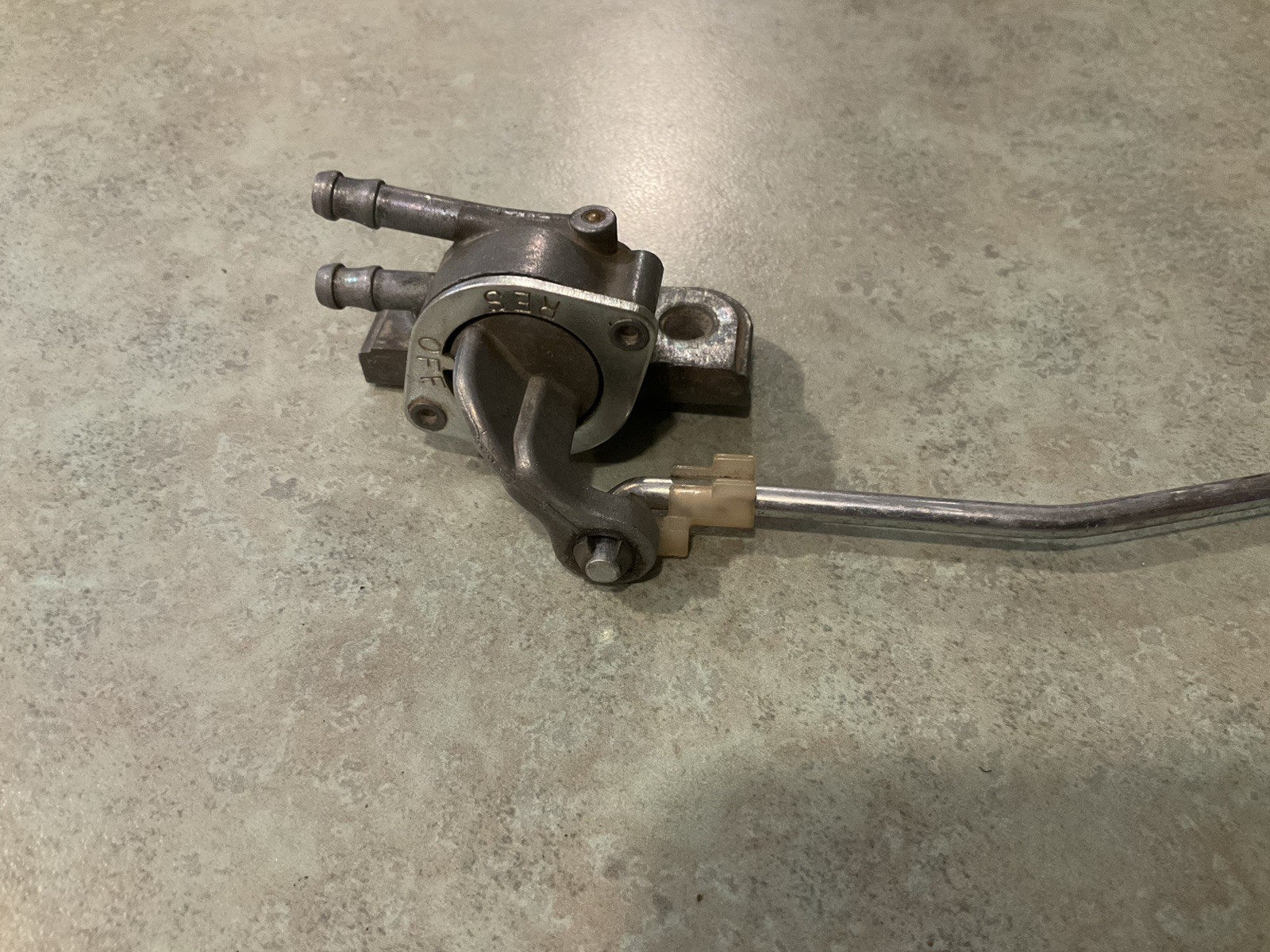 Honda EM500 Fuel Shut Off Valve With Control Arm & Both Plastic Clips No Filter