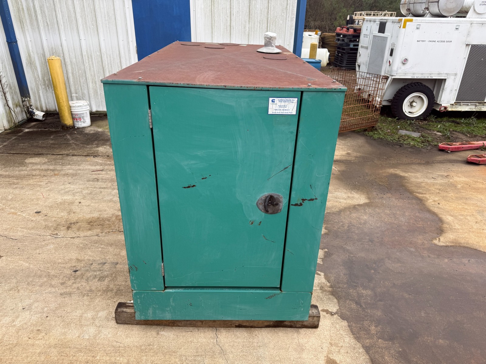 Cummins GGFD-5636372 liq. propane Generator 43.7 Volts: 120/240
