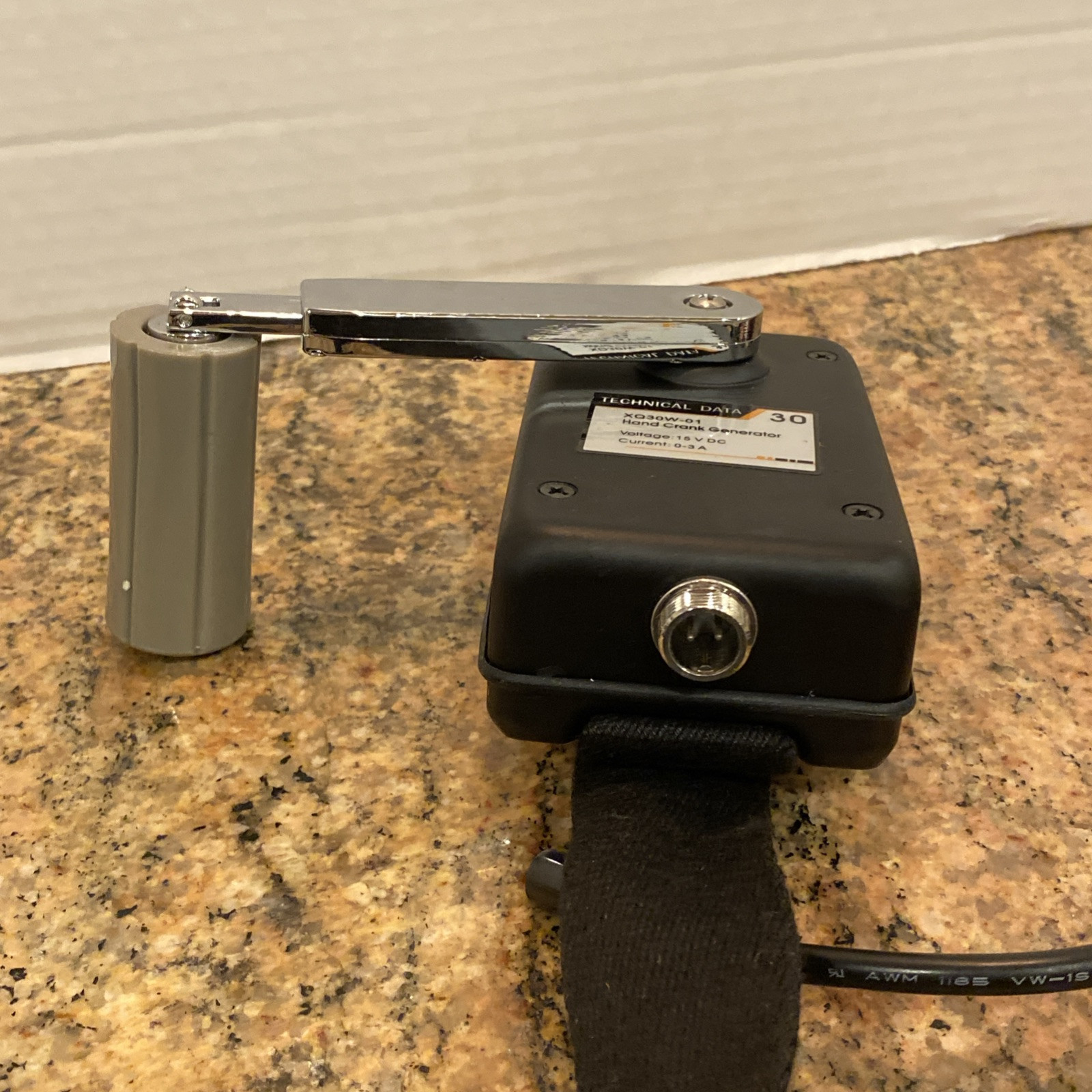 Technical Data 30w 15 V DC 0-3A Hand Crank Generator XQ30W-01