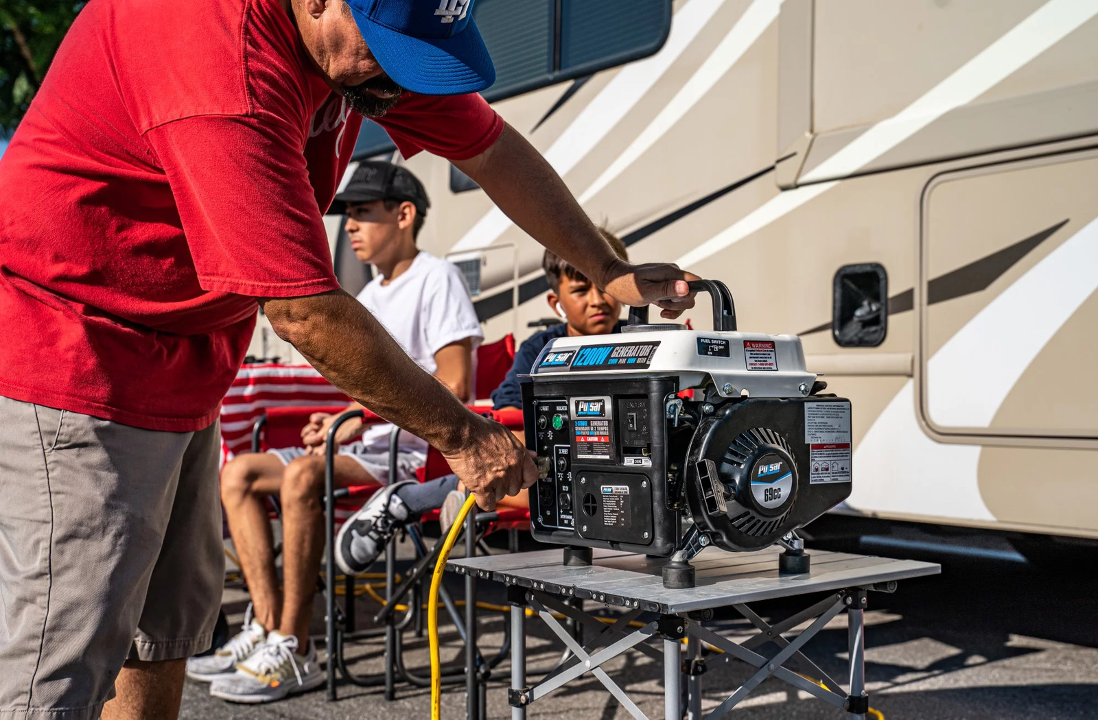 GAS GENERATOR 1200 Peak Watt, 900 Running Watt Portable 2-Cycle