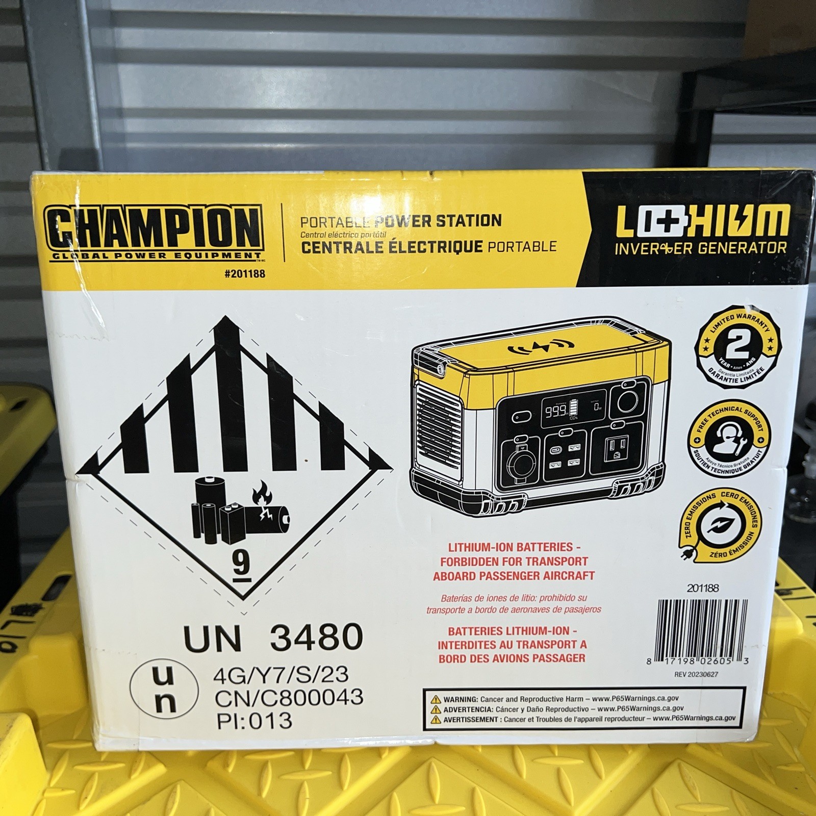 Champion Inverter Generator 600 Starting Watts. 300 Running Watts New In Box!
