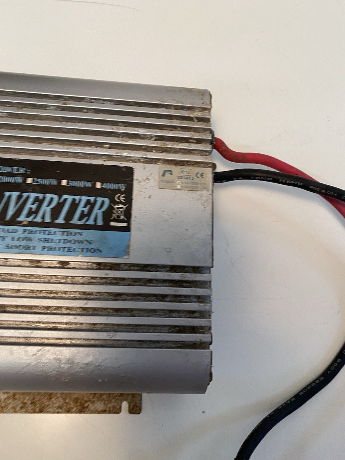 Schuko DC-AC Inverter 12V/24V 230V 50Hz 2 Outlets with Charger