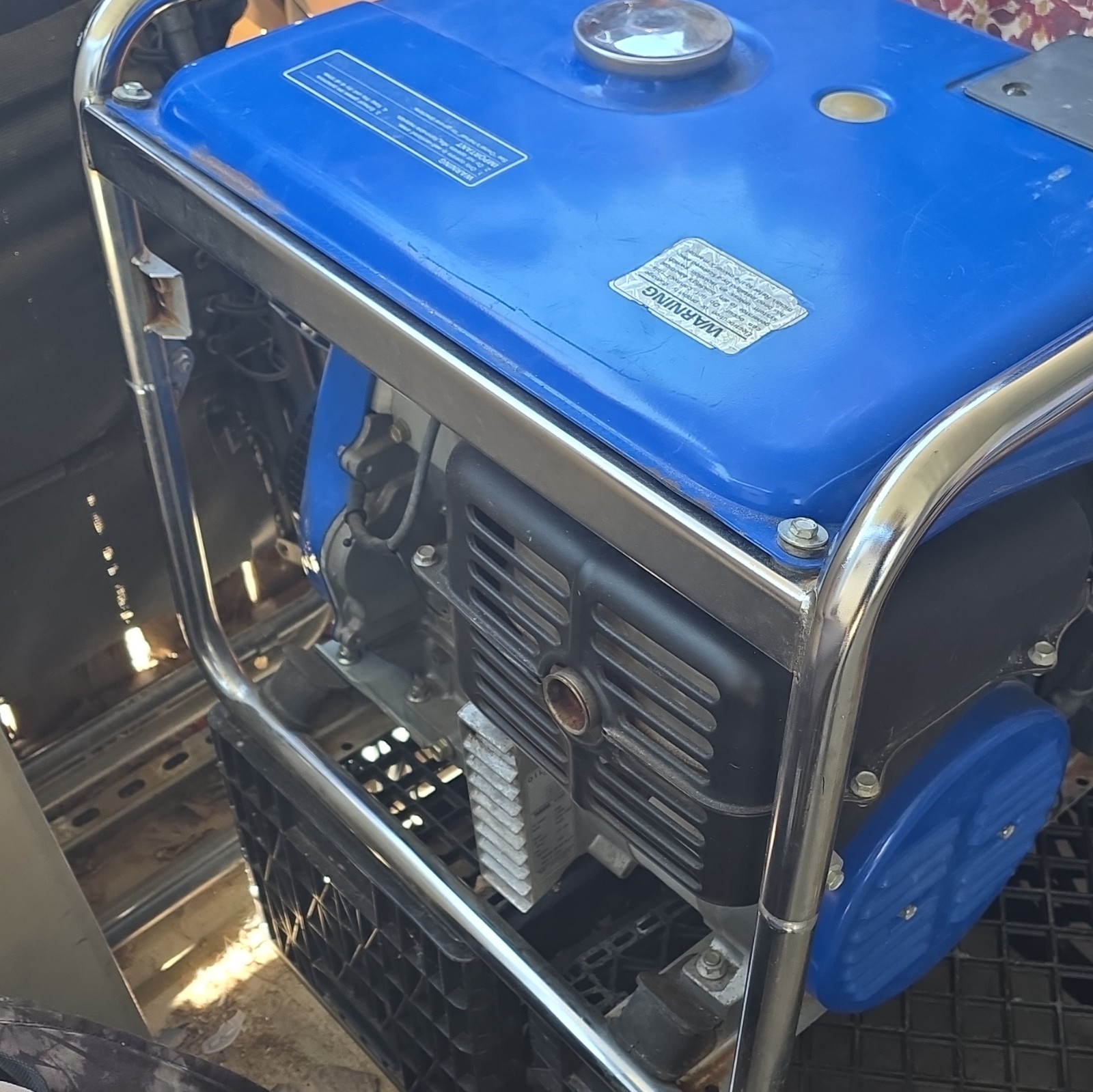 Yamaha EF3800 Portable Power Generator 120V/240V 5+ gal Blue Metal