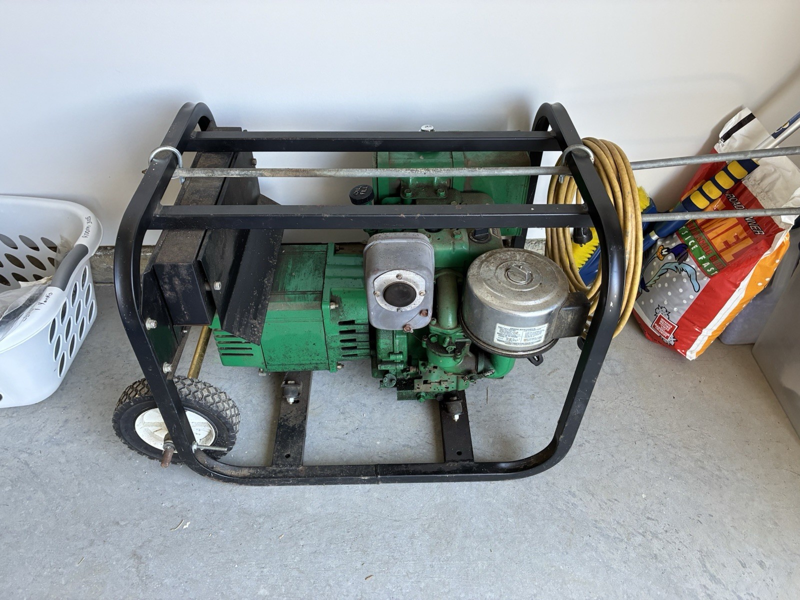 Coleman Power mate 4000 Watt Generator- Briggs and Stratton