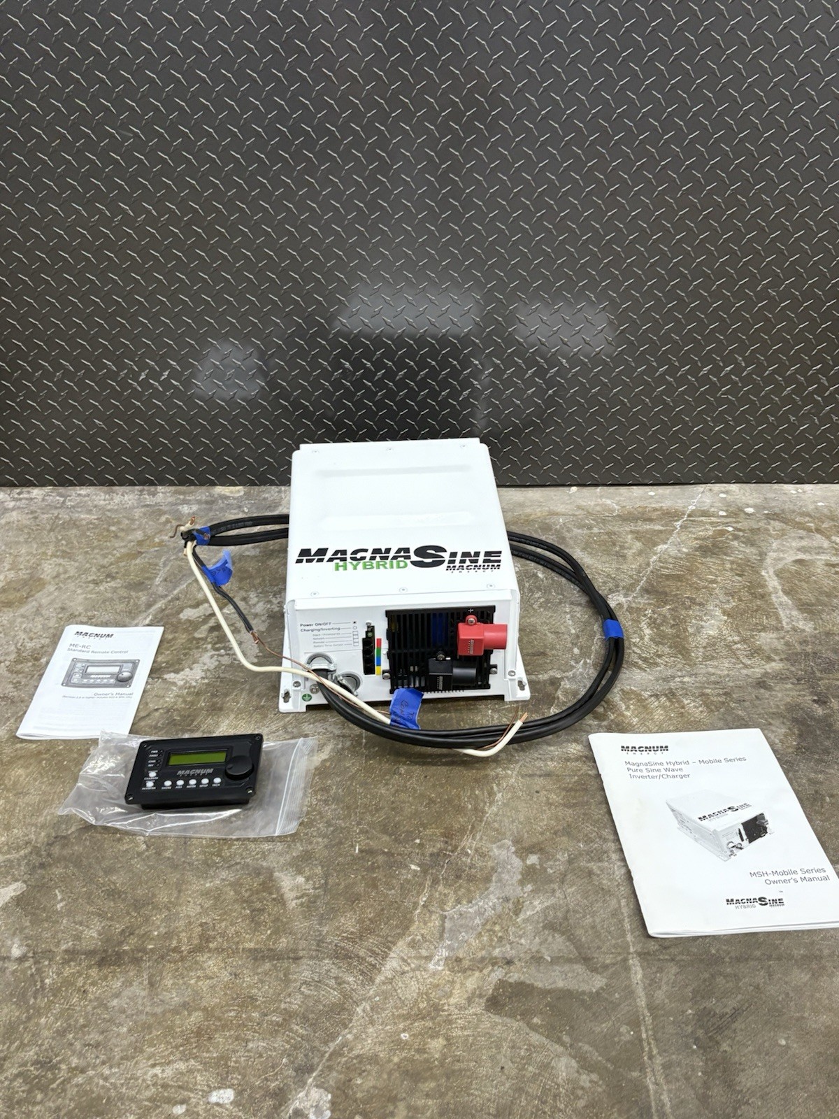 New Magnum Magnasine inverter MSH4024M 24V 4000w w ME-RC 50 Remote Hybrid