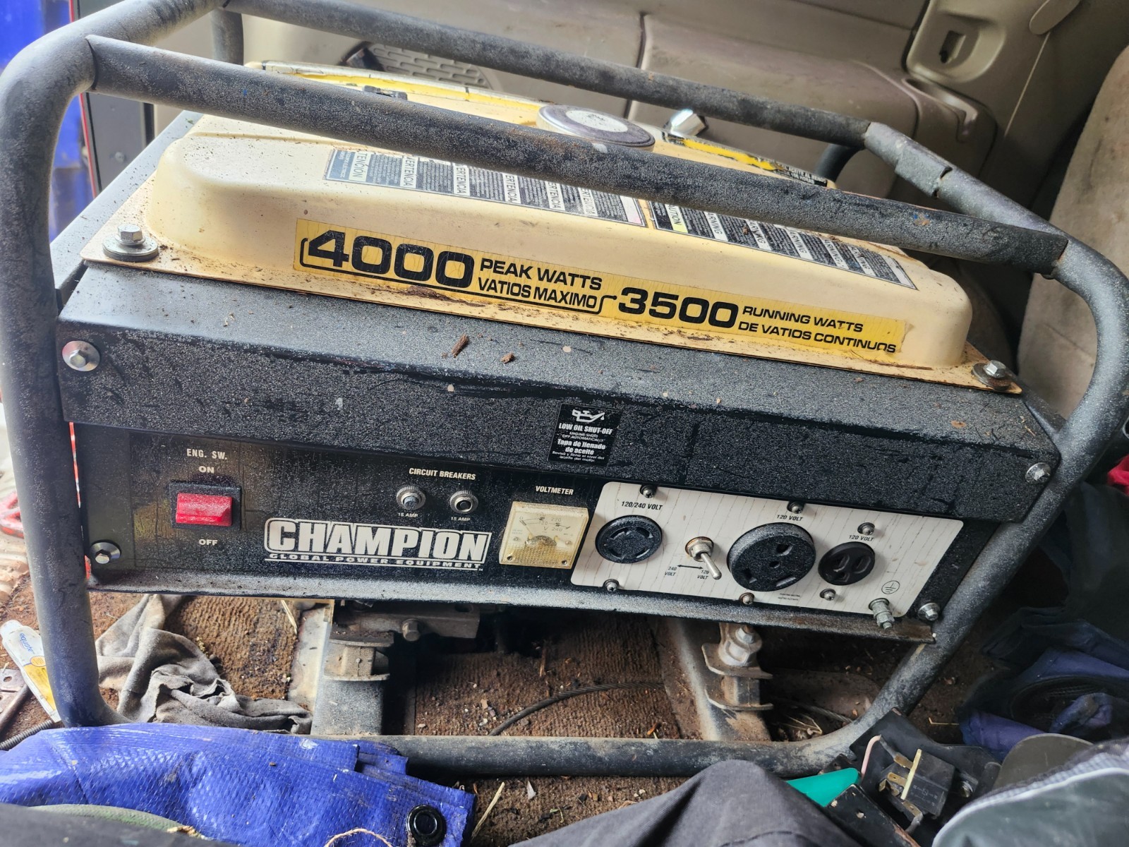 Champion 4000/3500 Watt runs gold and works like it’s suppose to.