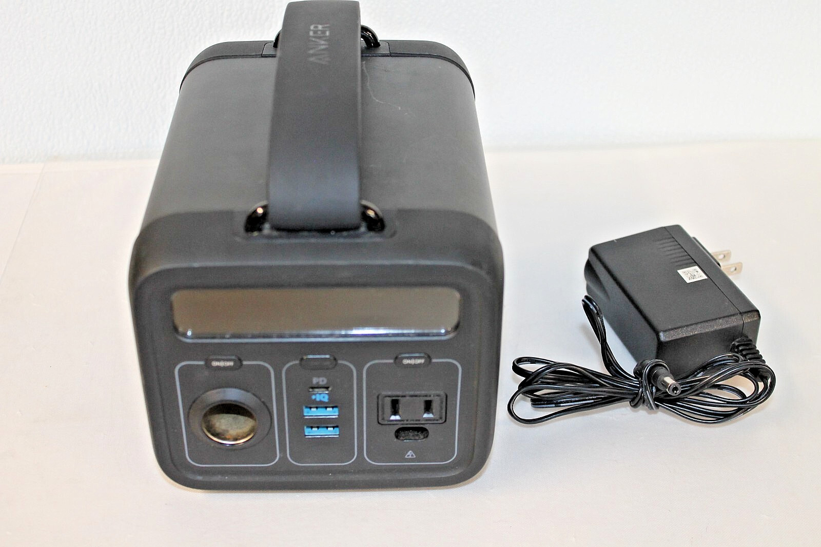 Anker PowerHouse 200, 213 Wh/57600 mAh, 110V AC/30W USB-C PD Portable Generator