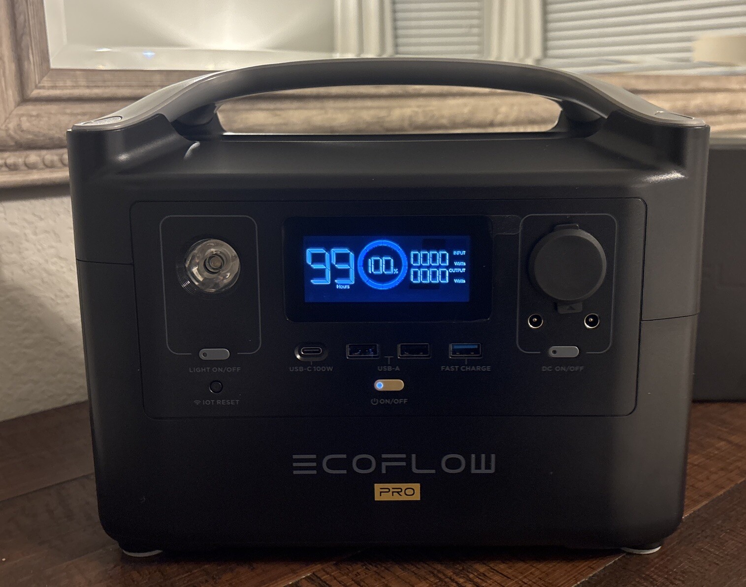 EcoFlow – RIVER Pro Portable Power Station EF4 PRO 720wh 600W 120V