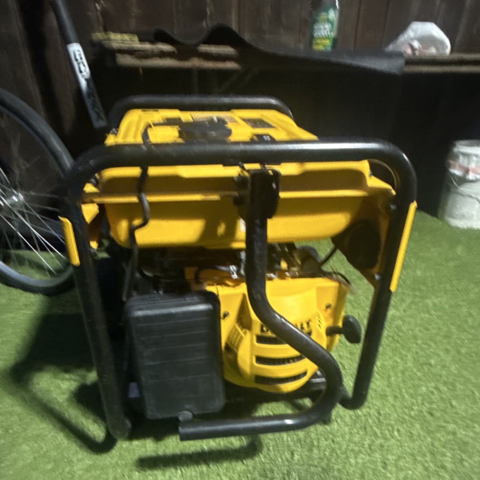 DEWALT DXGNR6500 Portable Generator CO Protect 6500W 8125W Yellow 120/240V