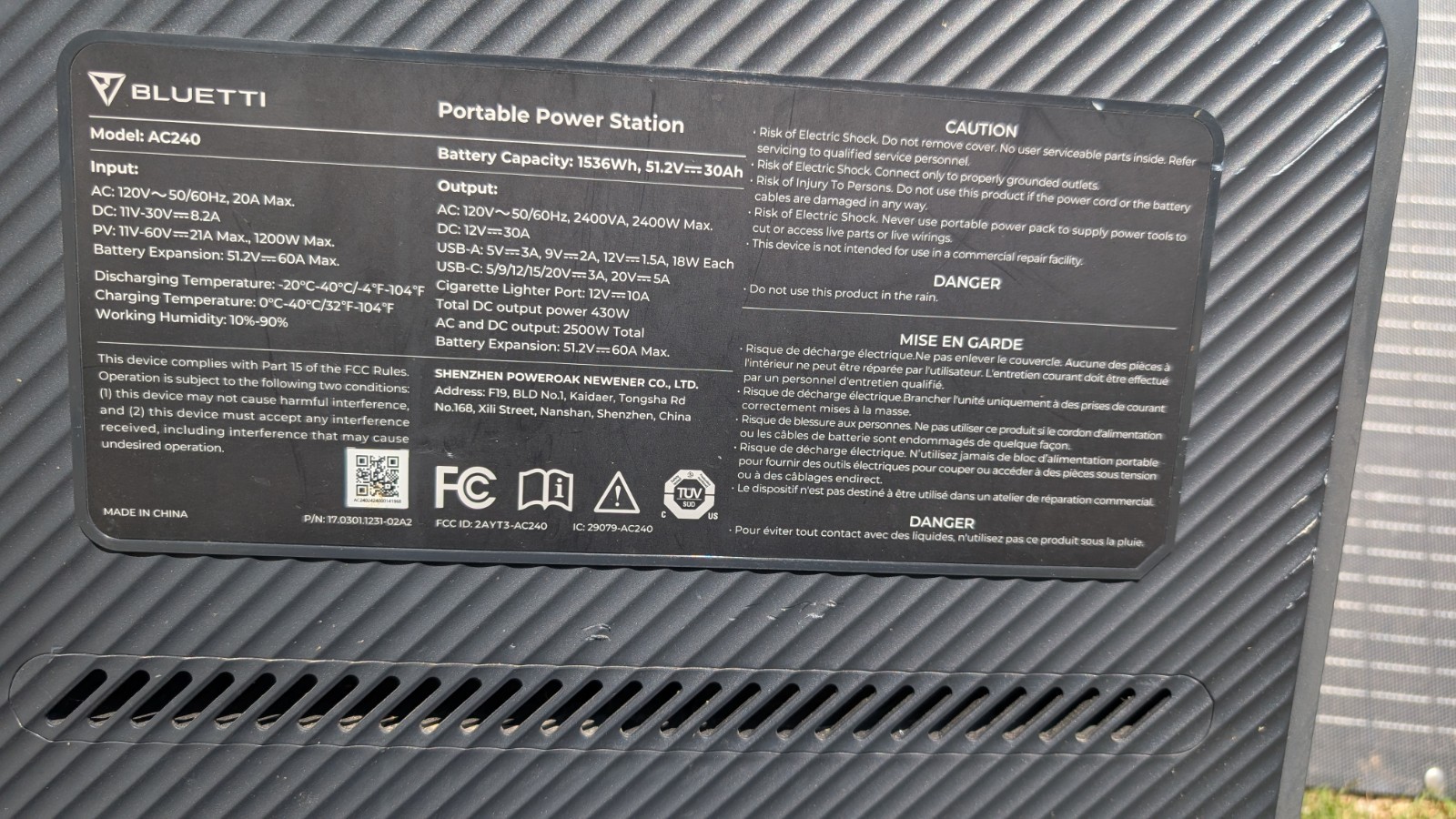 Bluetti AC240 2400 GENERATOR WITH 200 WATT