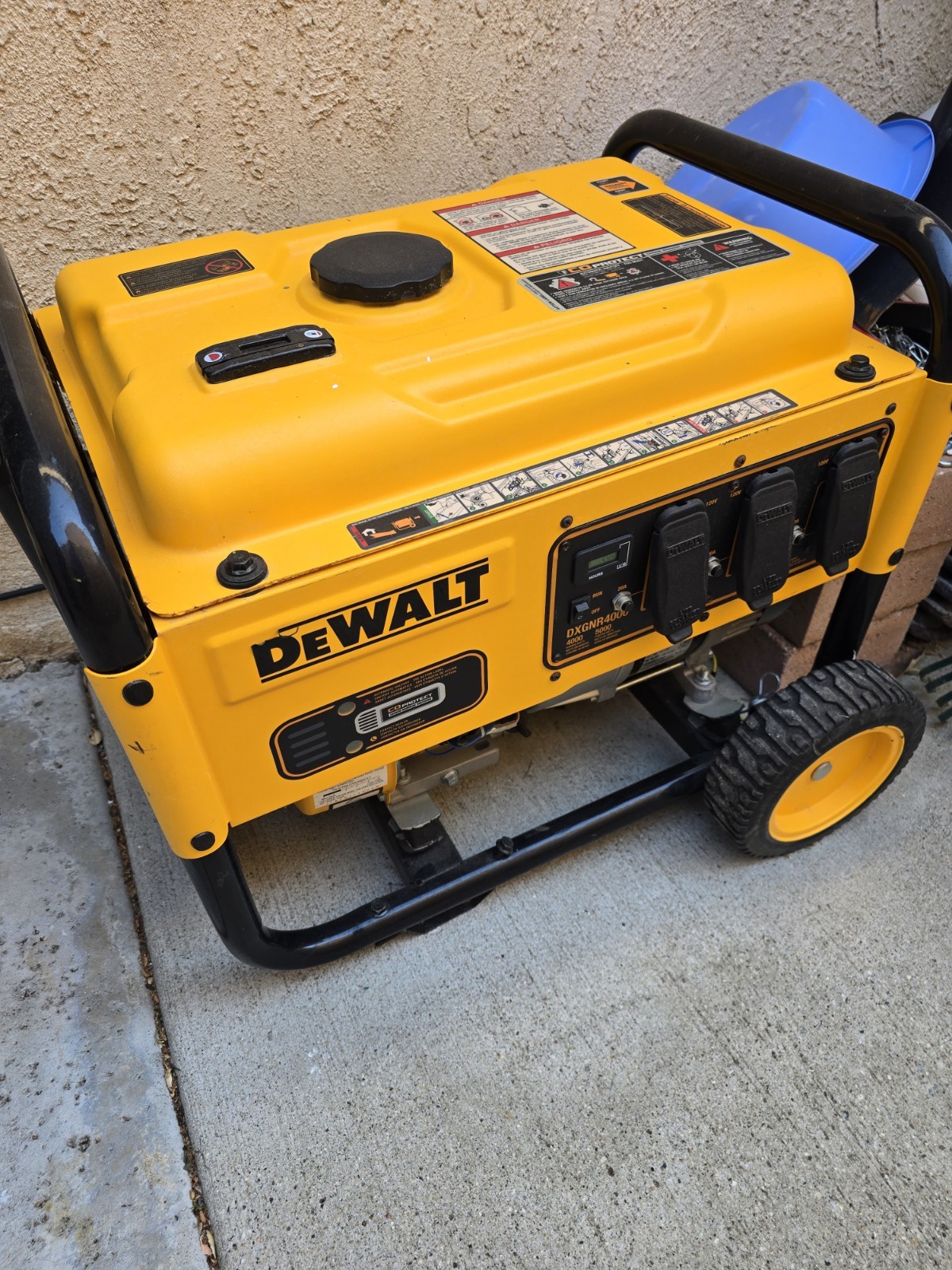 DEWALT DXGNR4000 Portable Gasoline Generator 4000W 5000W Yellow/Black Metal