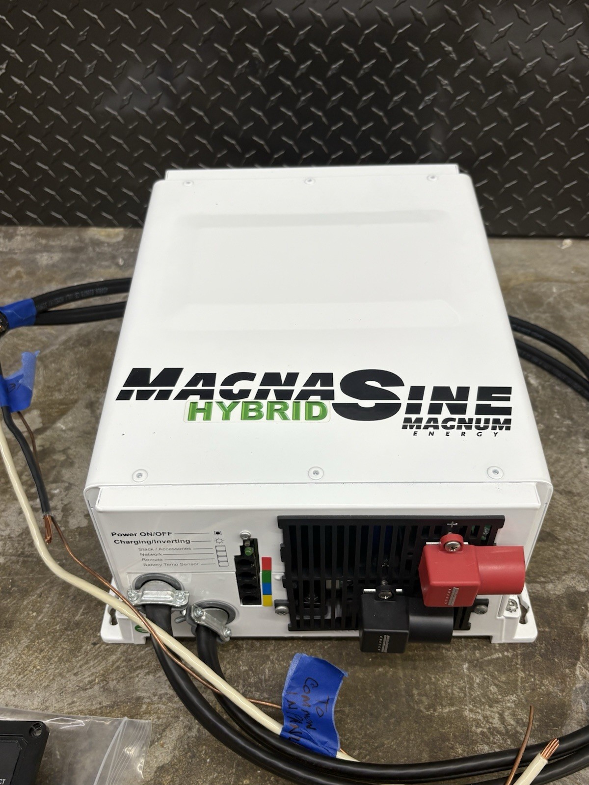 New Magnum Magnasine inverter MSH4024M 24V 4000w w ME-RC 50 Remote Hybrid