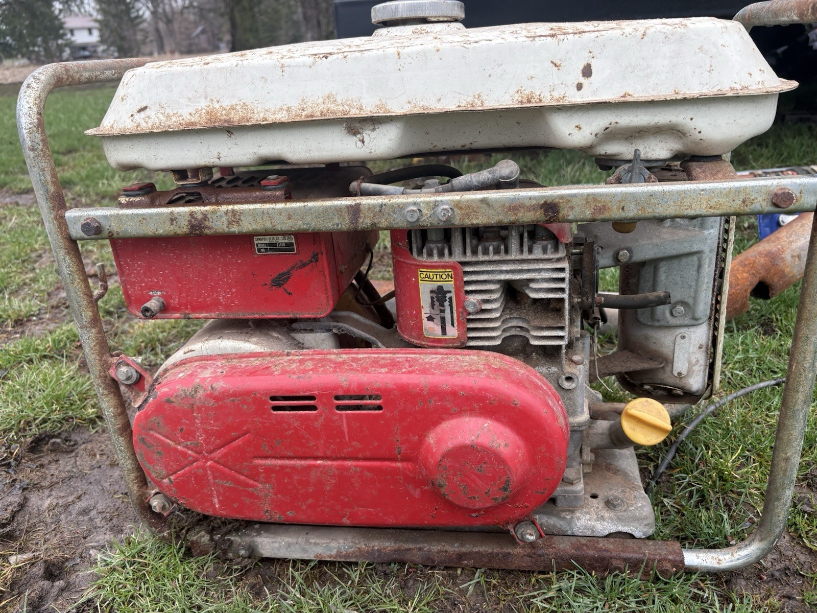 Honda E1500 Power Generator, White Red Metal, Portable Gas, Model E1500