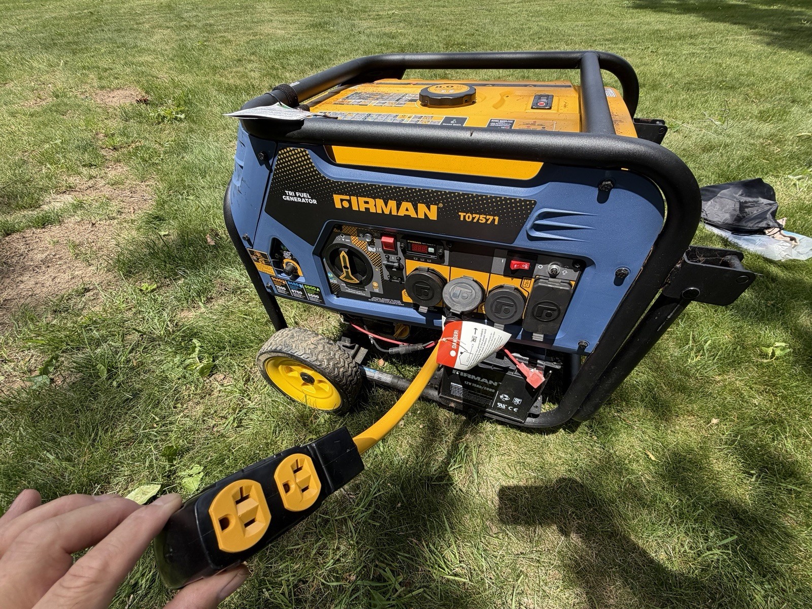 FIRMAN T07571 Tri Fuel Portable Generator Electric Start 6900W 8.0 gal